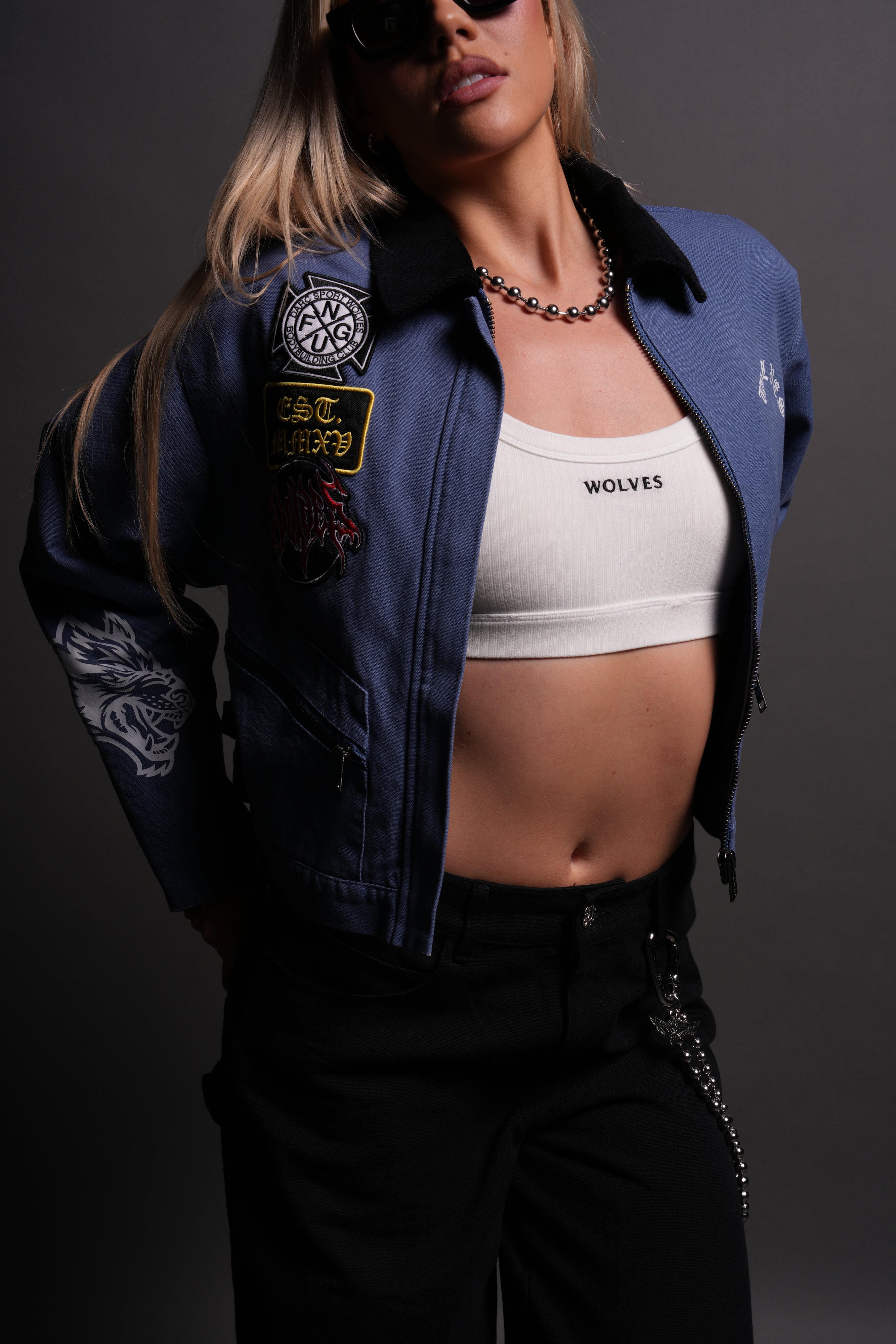 Her Grit Wayland Cropped Jacket in Denim — imagem 6