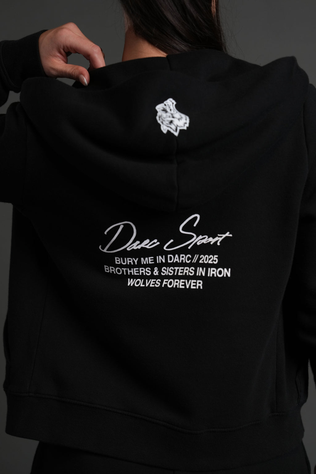 Our Time "Iris" Zip Up She Hoodie in Black — imagem 9