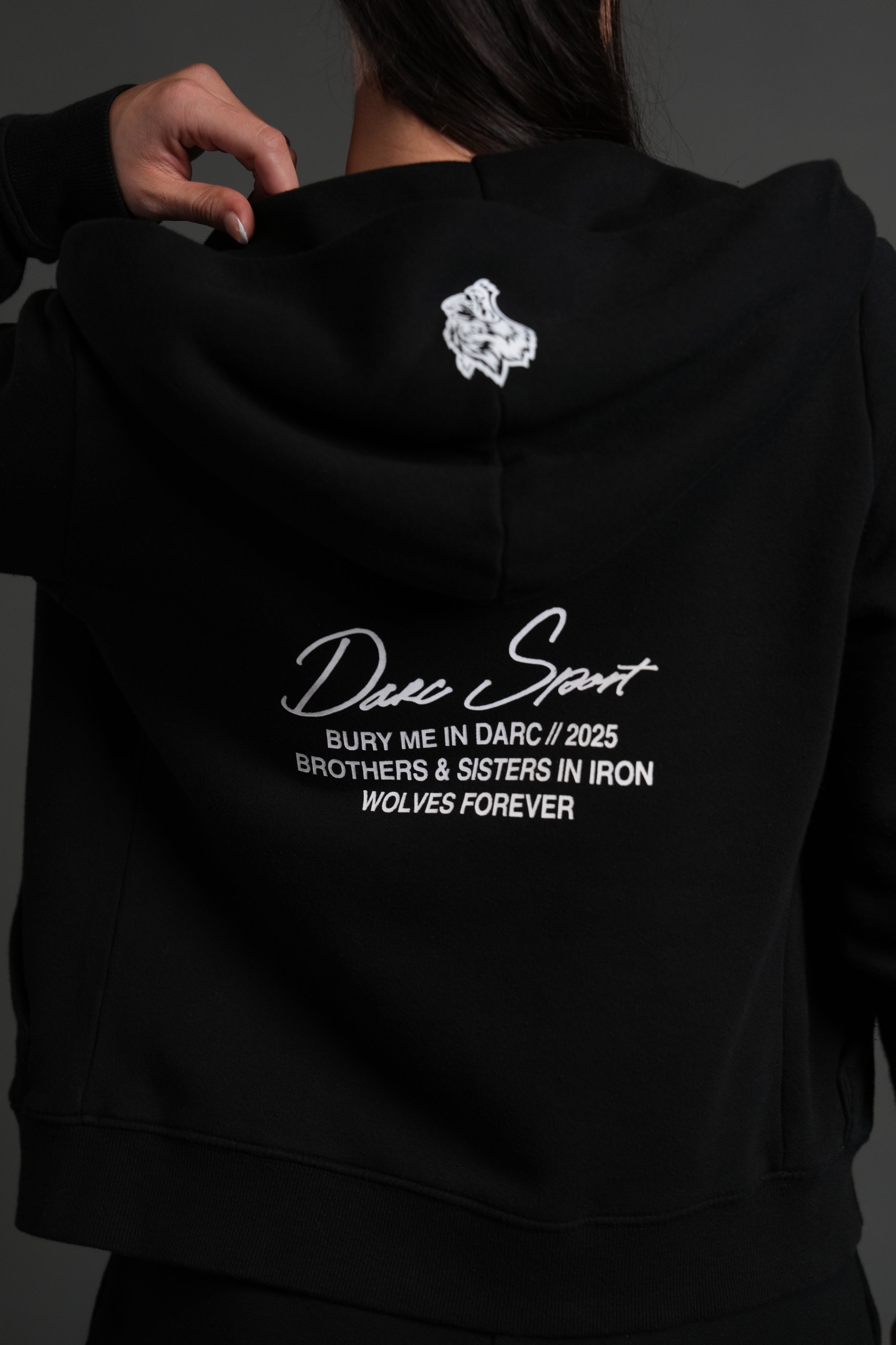 Our Time "Iris" Zip Up She Hoodie in Black — imagem 9