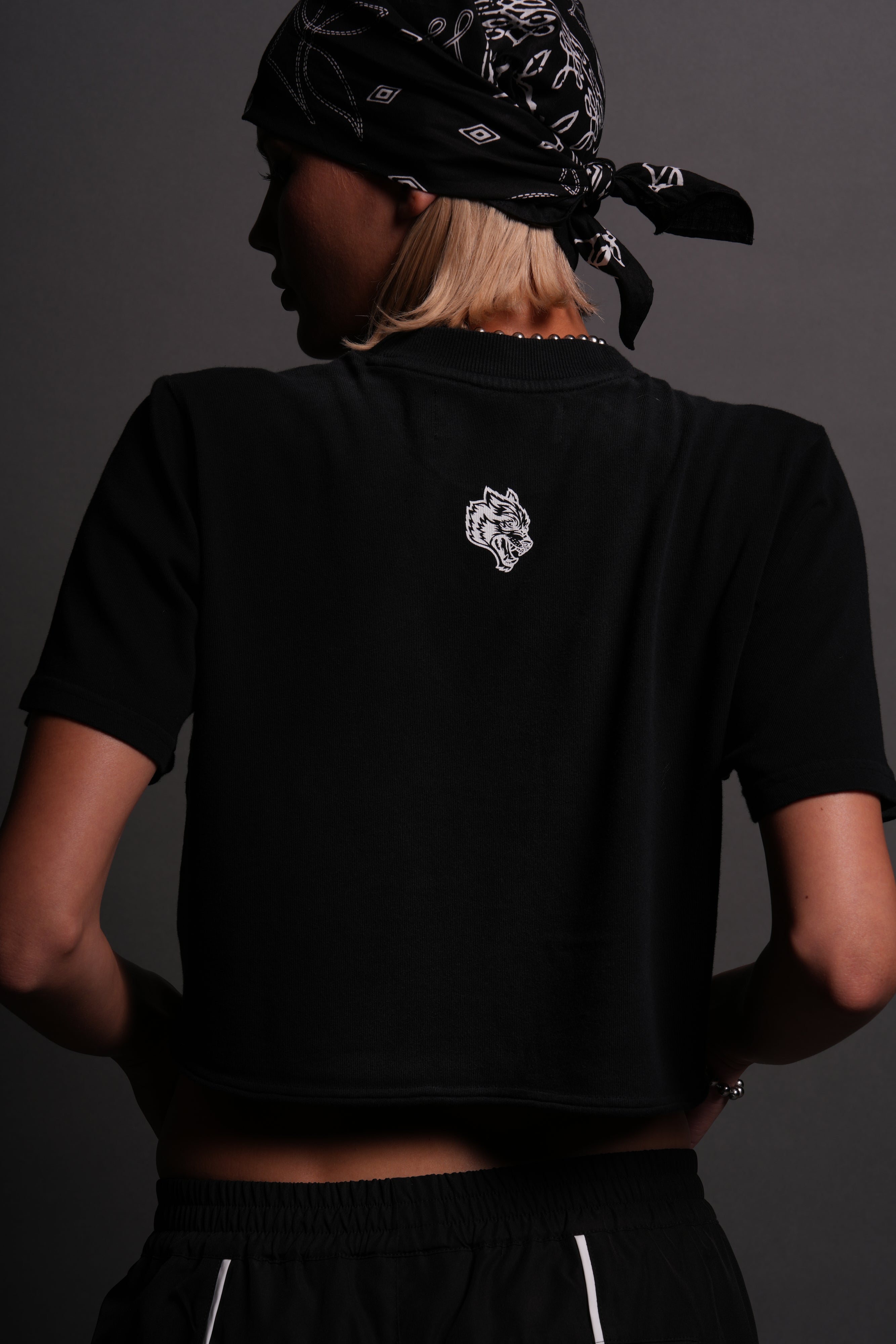 Our Script "Premium" (Cropped) Tee in Black Spine Sun Fade — imagem 6
