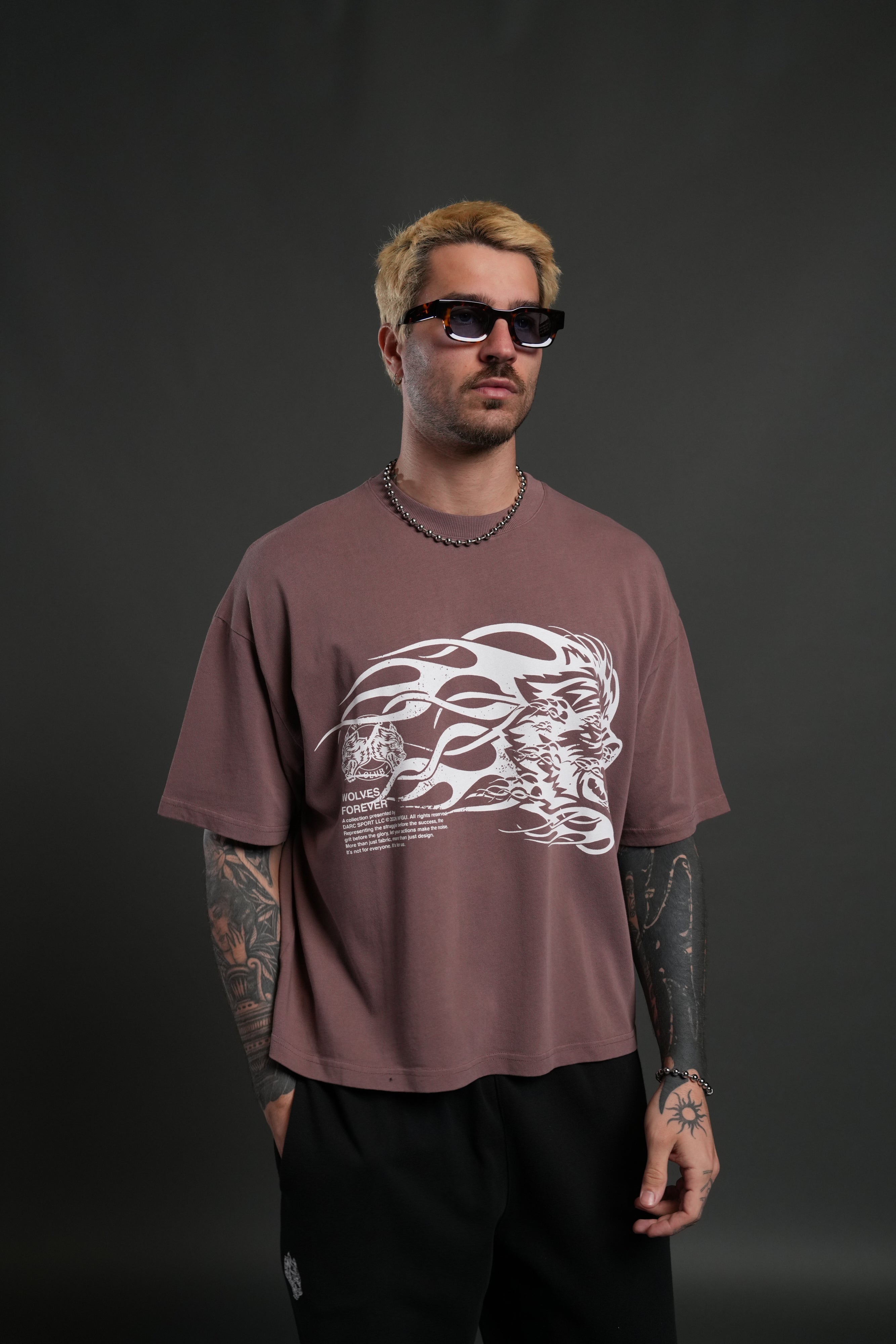 Wolf of the Flame Premium "Box Cut" Tee in Mauve — imagem 4