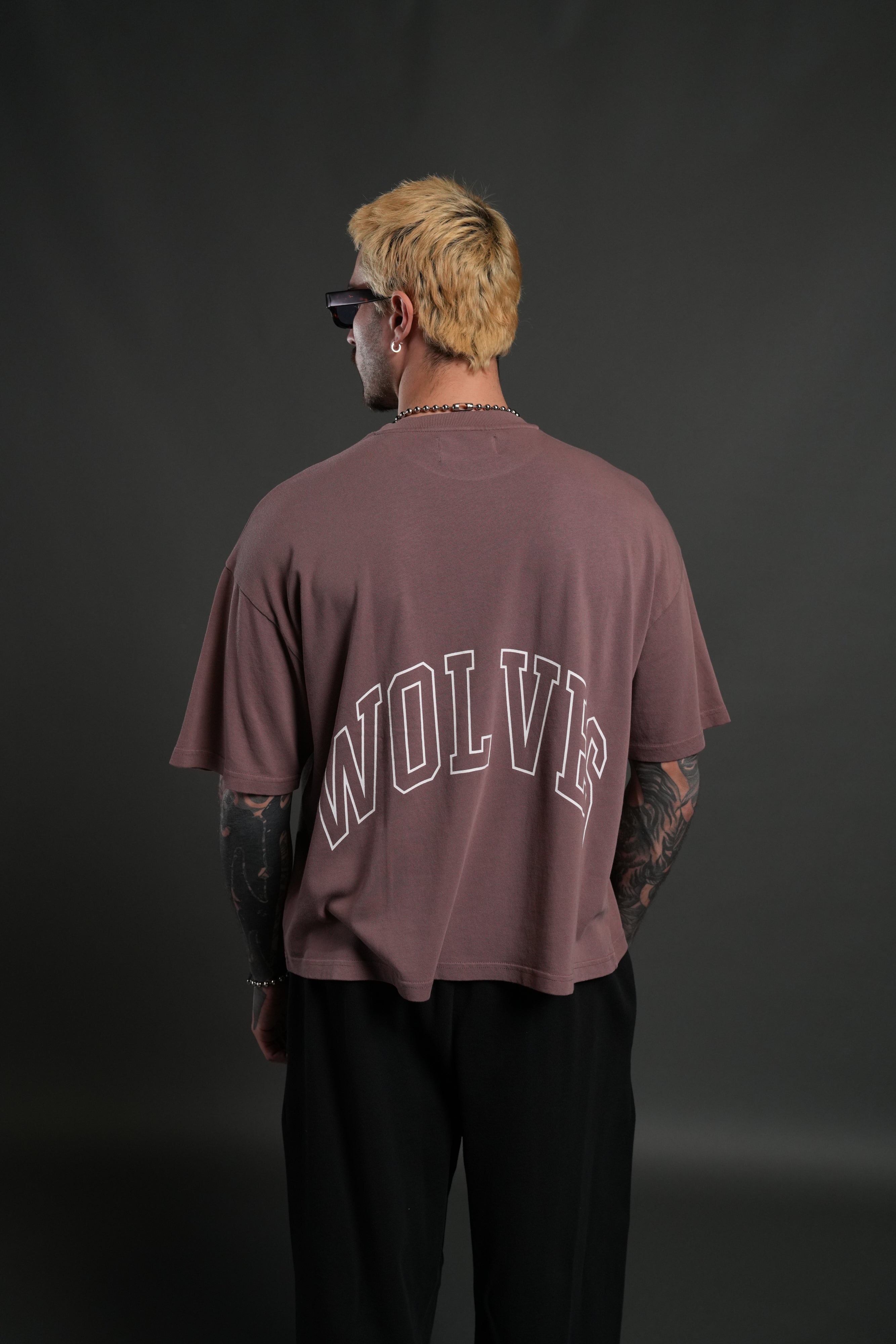 Wolf of the Flame Premium "Box Cut" Tee in Mauve — imagem 2