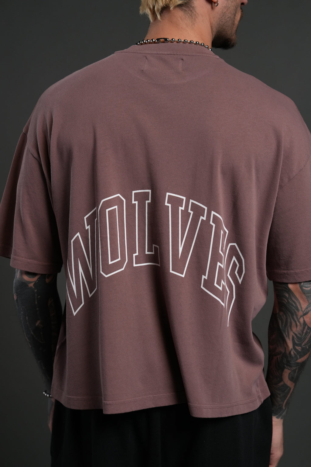 Wolf of the Flame Premium "Box Cut" Tee in Mauve — imagem 6