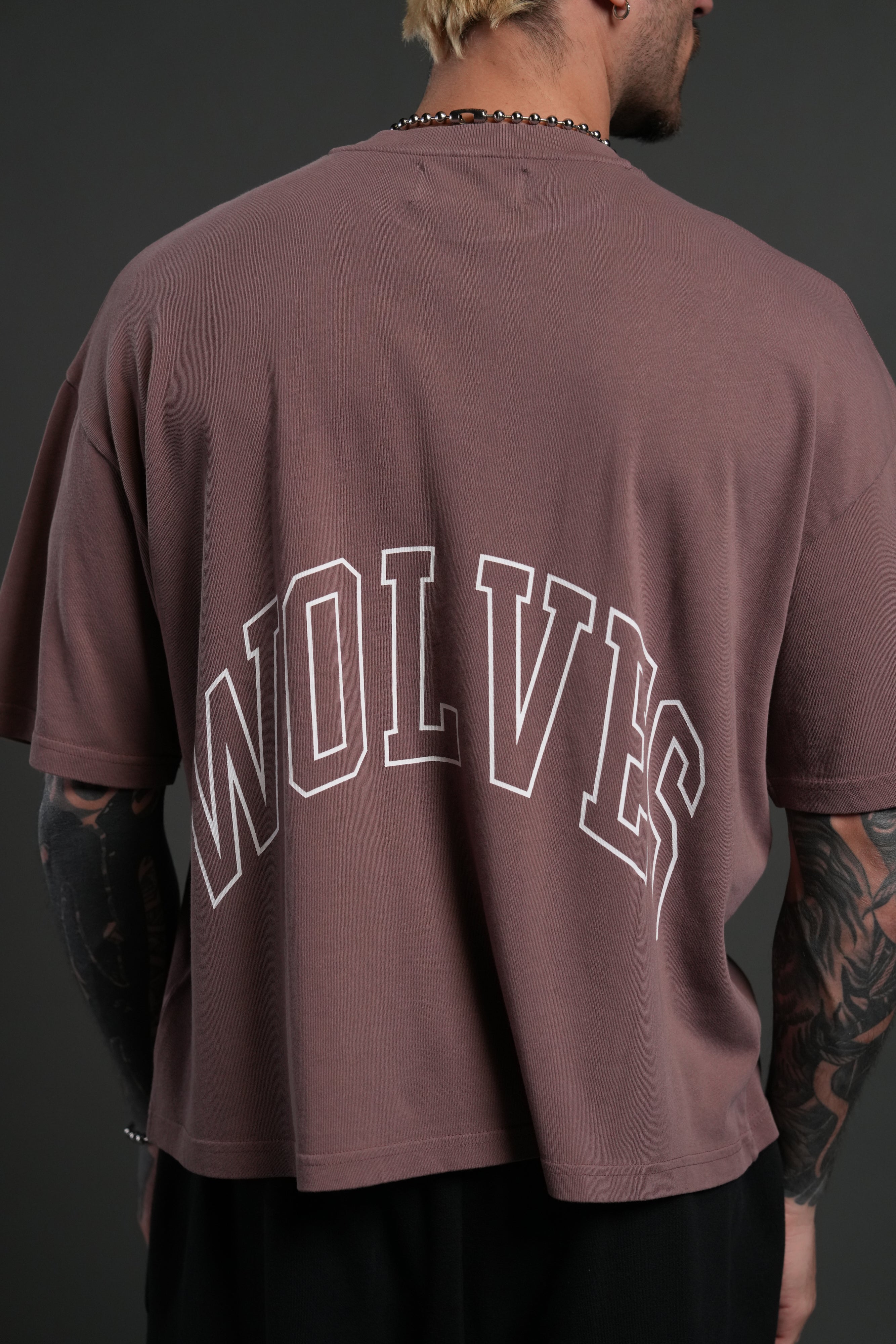 Wolf of the Flame Premium "Box Cut" Tee in Mauve — imagem 6
