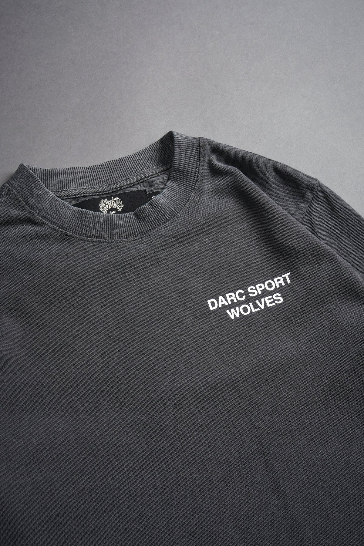 Darc Sport Wolves Blossom "Premium" (Cropped) Tee in Wolf Gray - imagem 7