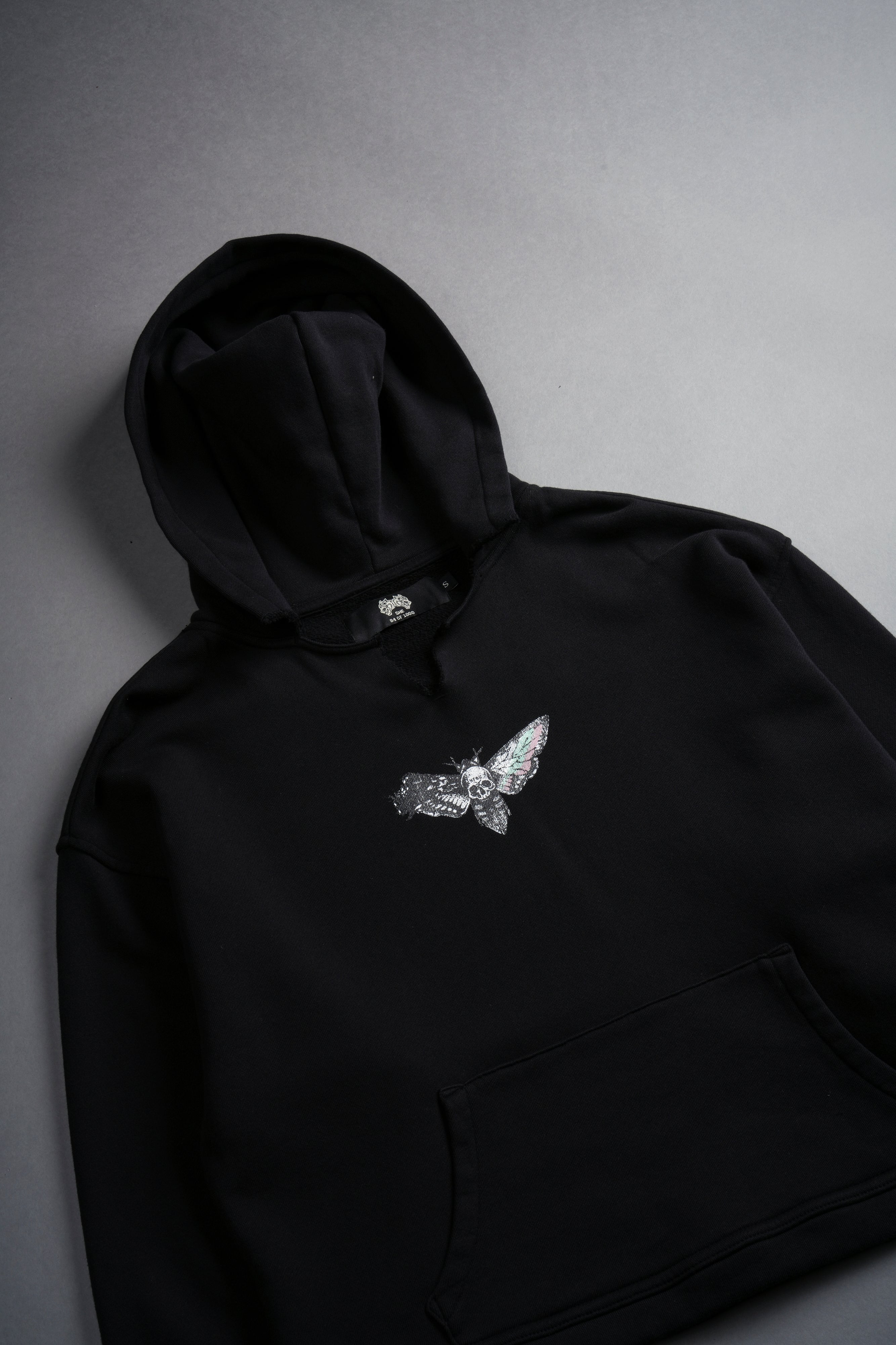 Everlasting Moth "Dempsey" (Cropped) Hoodie in Black — imagem 7