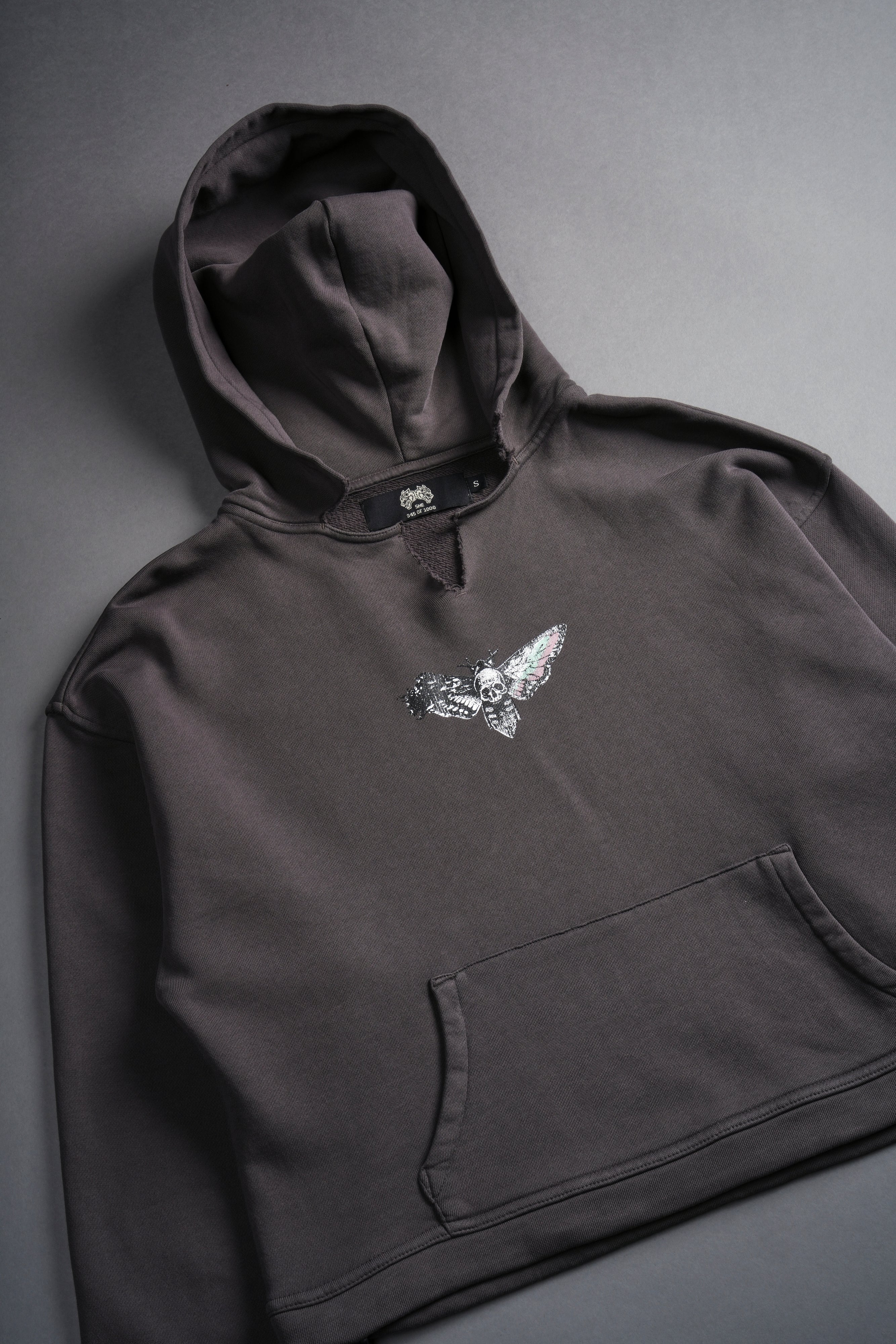 Everlasting Moth "Dempsey" (Cropped) Hoodie in Wolf Gray — imagem 8
