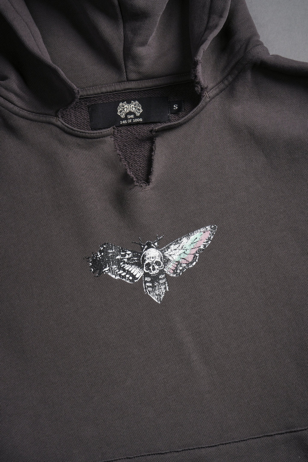Everlasting Moth "Dempsey" (Cropped) Hoodie in Wolf Gray — imagem 9