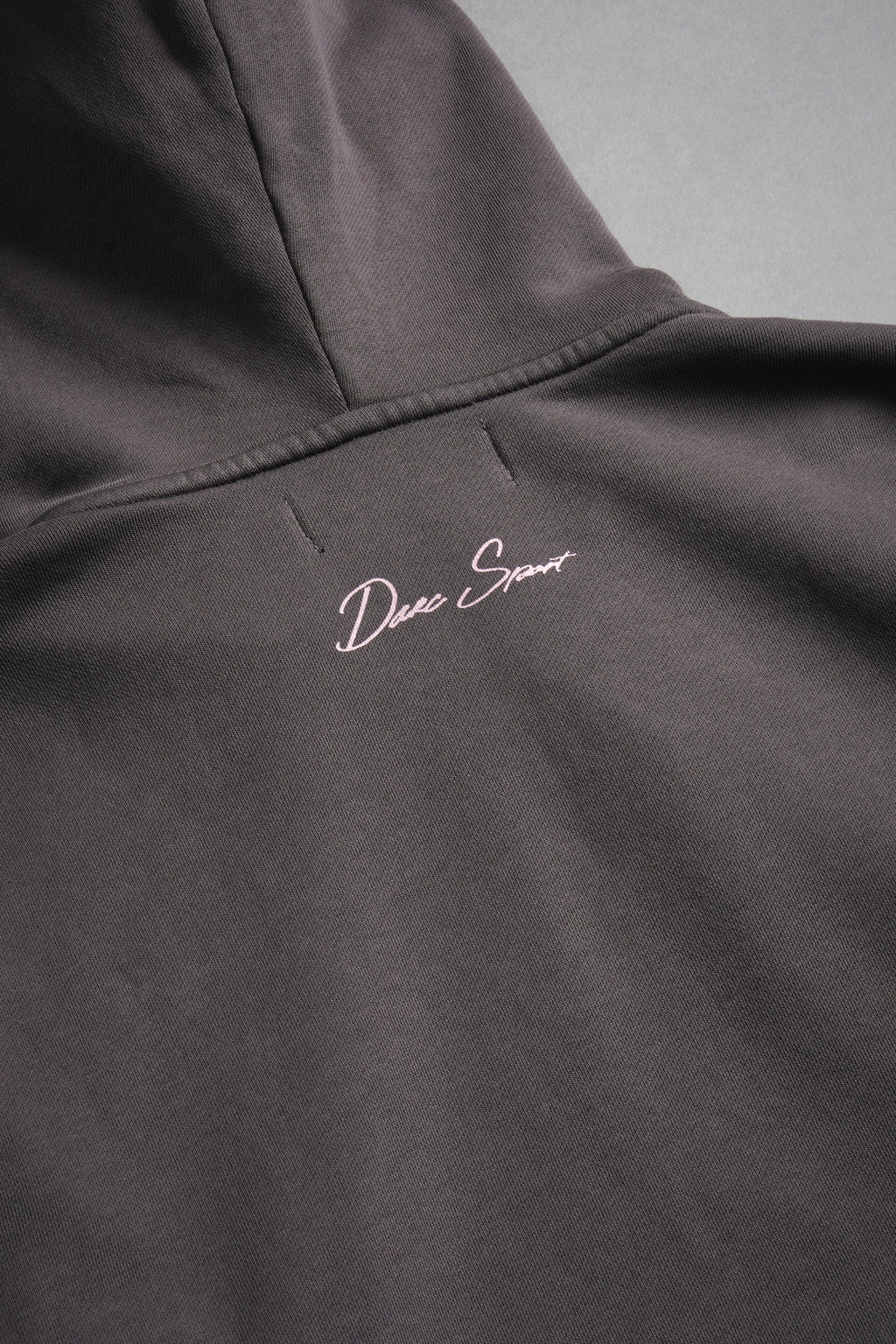 Everlasting Moth "Dempsey" (Cropped) Hoodie in Wolf Gray — imagem 10