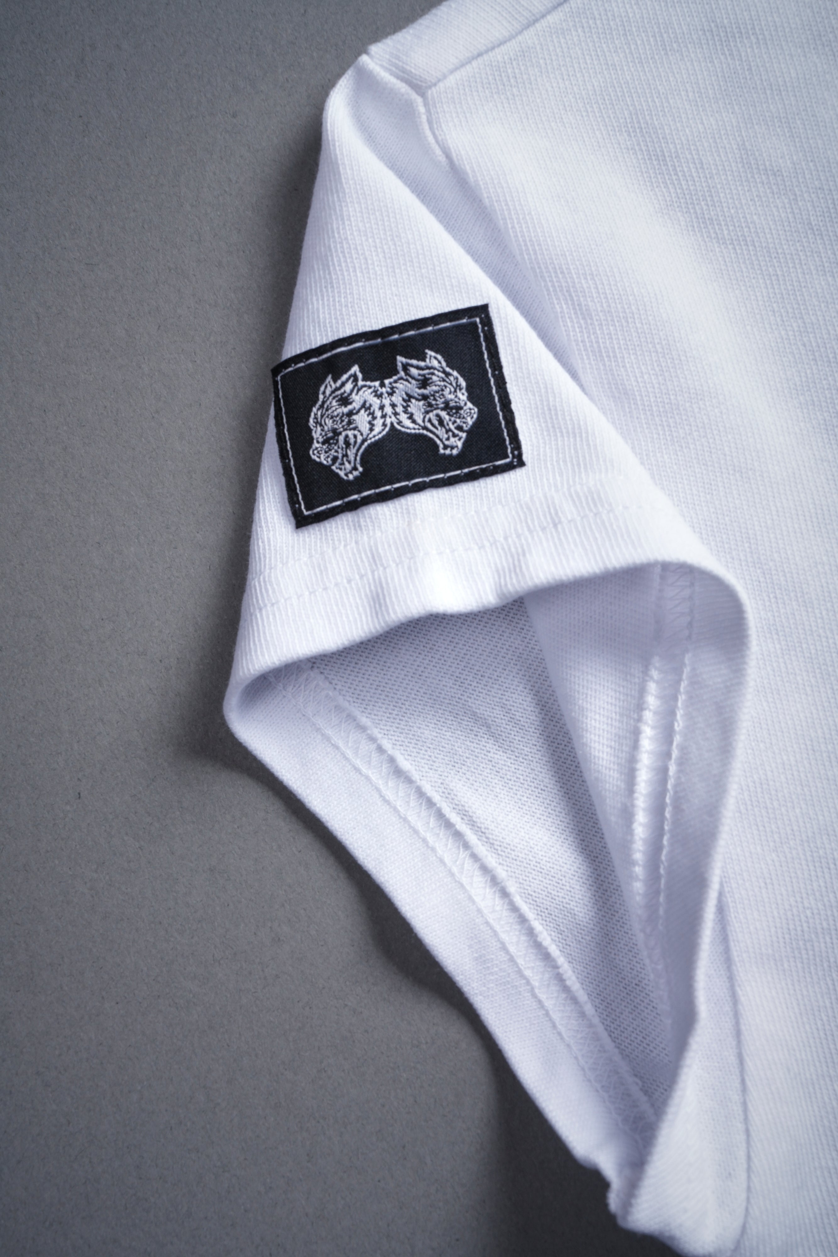 Wolves Forever Baby Tee in White — imagem 6