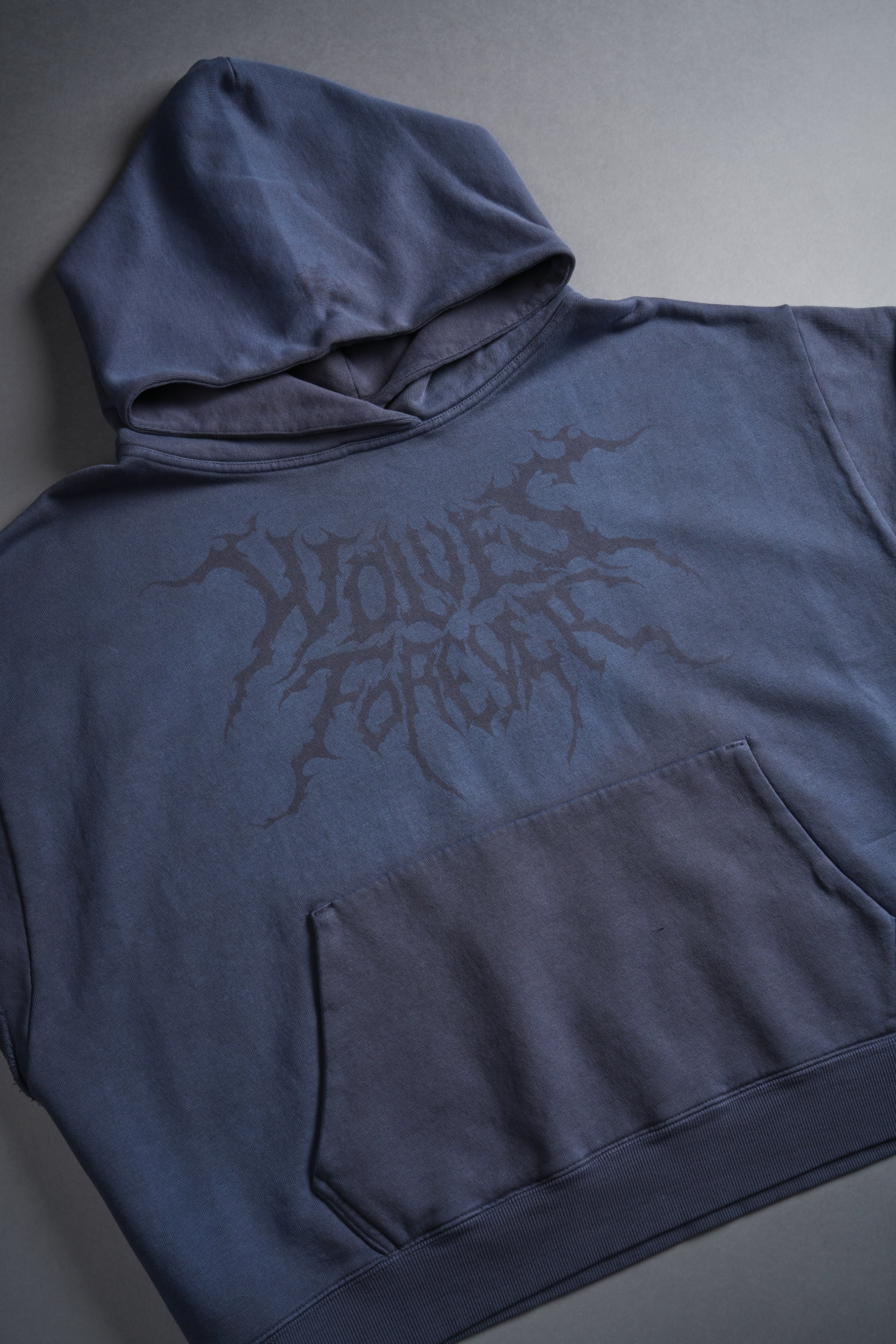 Forged From Iron Grunge Gage Cap Sleeve Hoodie in Midnight Blue Horizon Sun Fade — imagem 7