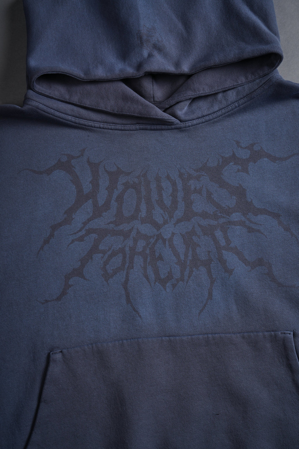 Forged From Iron Grunge Gage Cap Sleeve Hoodie in Midnight Blue Horizon Sun Fade — imagem 8