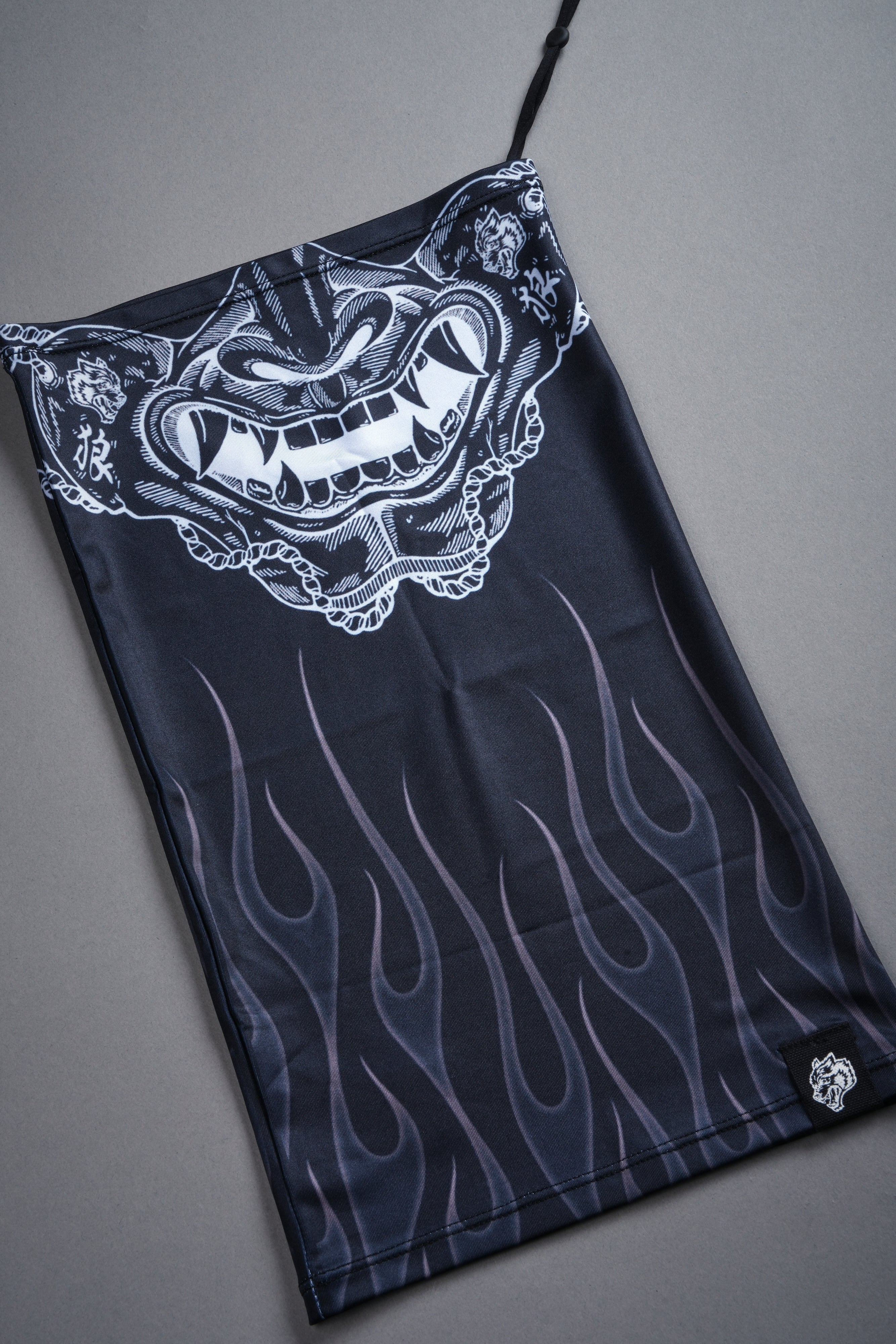 Oni Fire Neck Gaiter in Black — imagem 4
