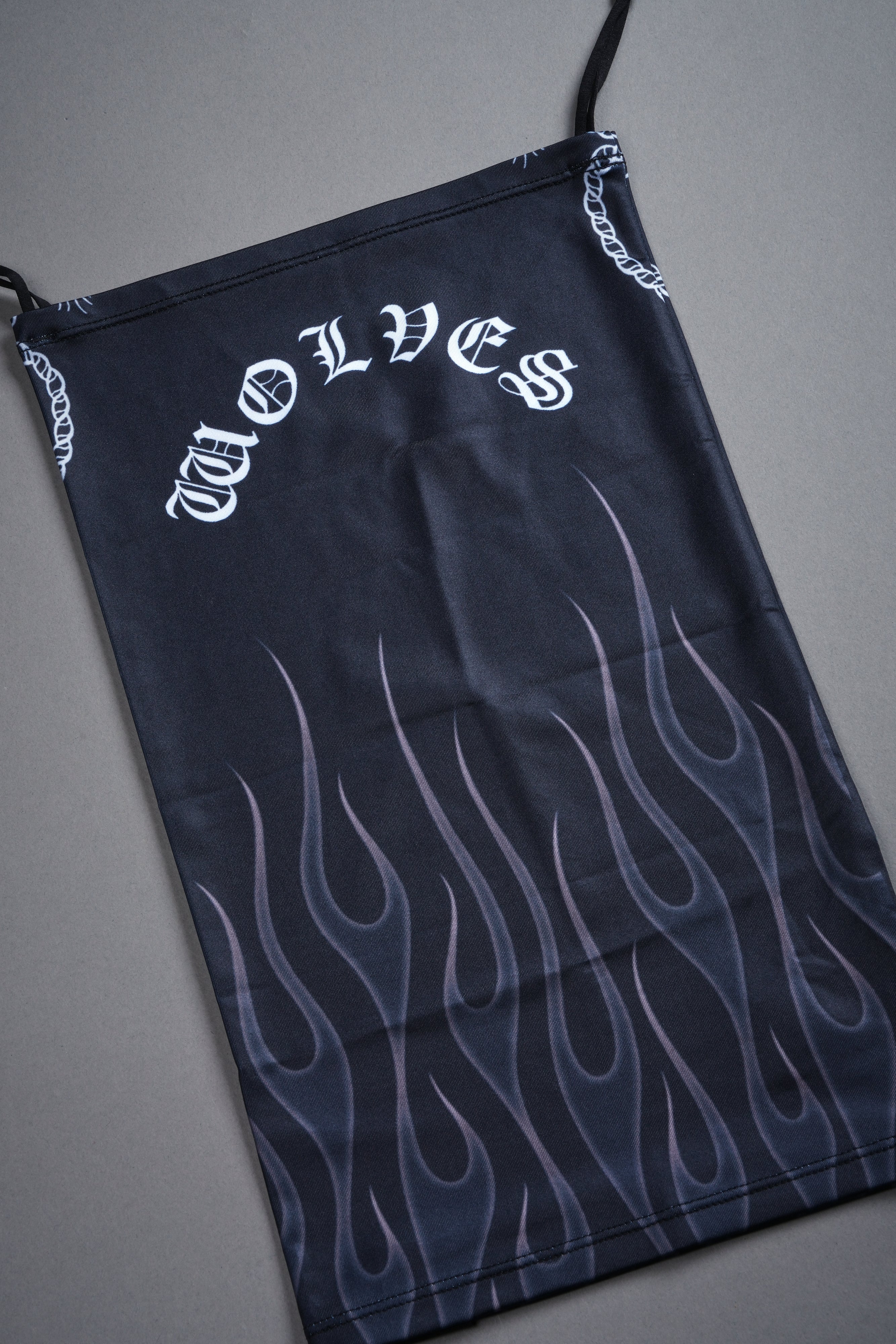 Oni Fire Neck Gaiter in Black — imagem 6