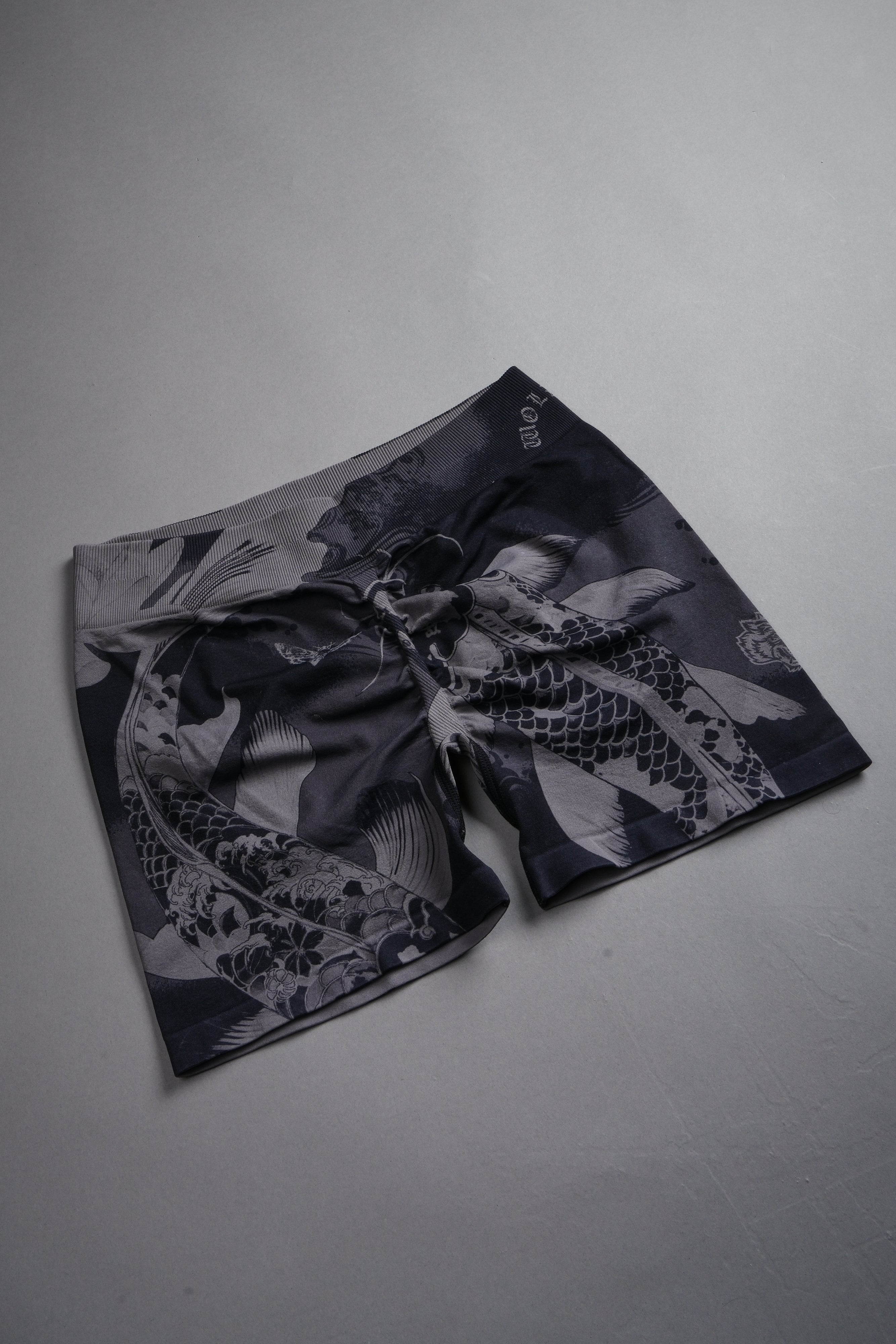 Darc Koi Harlow Soft Seamless Shorts in Serenity Black — imagem 5