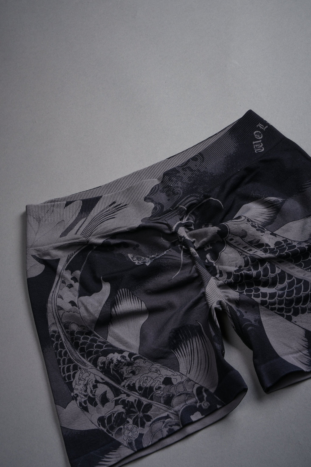 Darc Koi Harlow Soft Seamless Shorts in Serenity Black — imagem 6