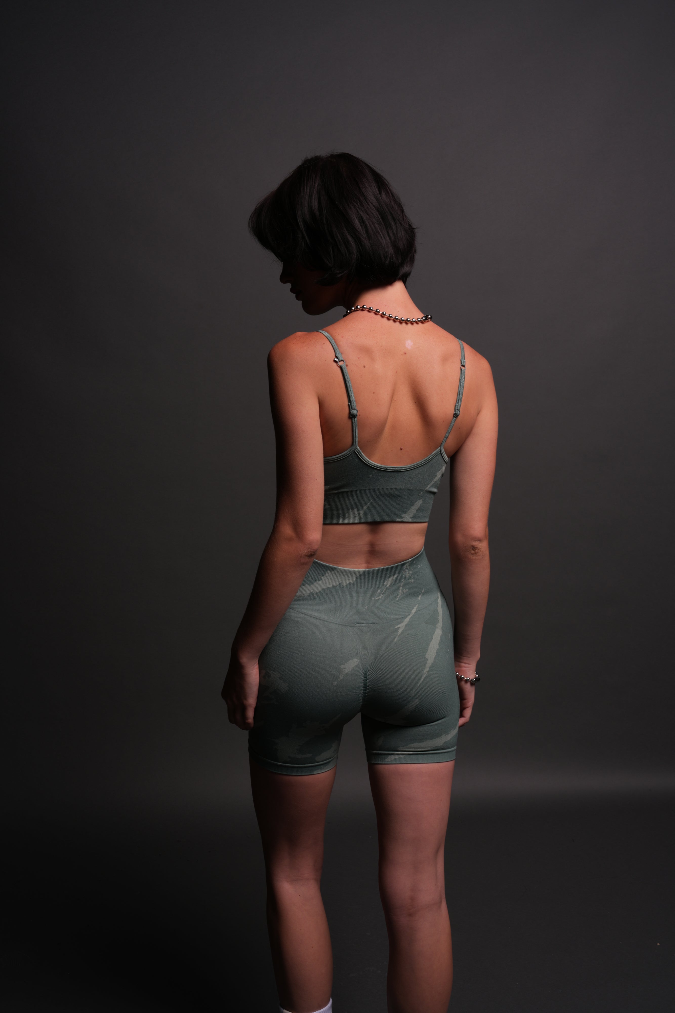 Single Wolf "Everson Seamless" Huxley Bra in Hunter Green Native Camo — imagem 2