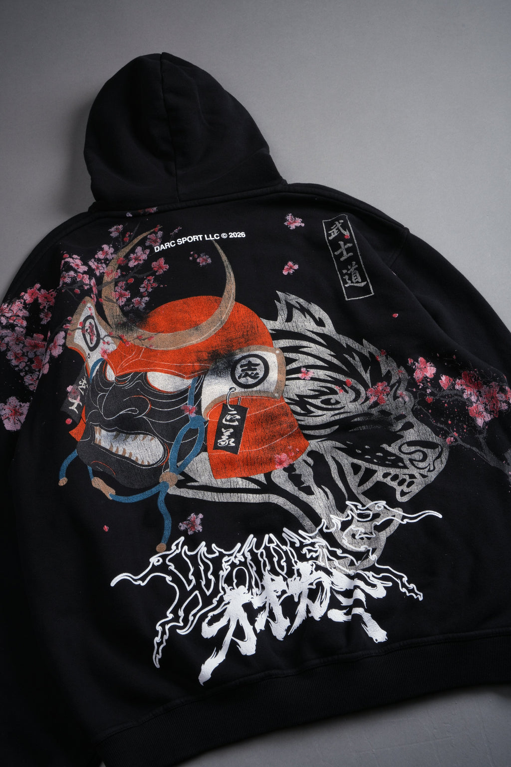 Samurai And The Wolf Pierce Hoodie in Black — imagem 4
