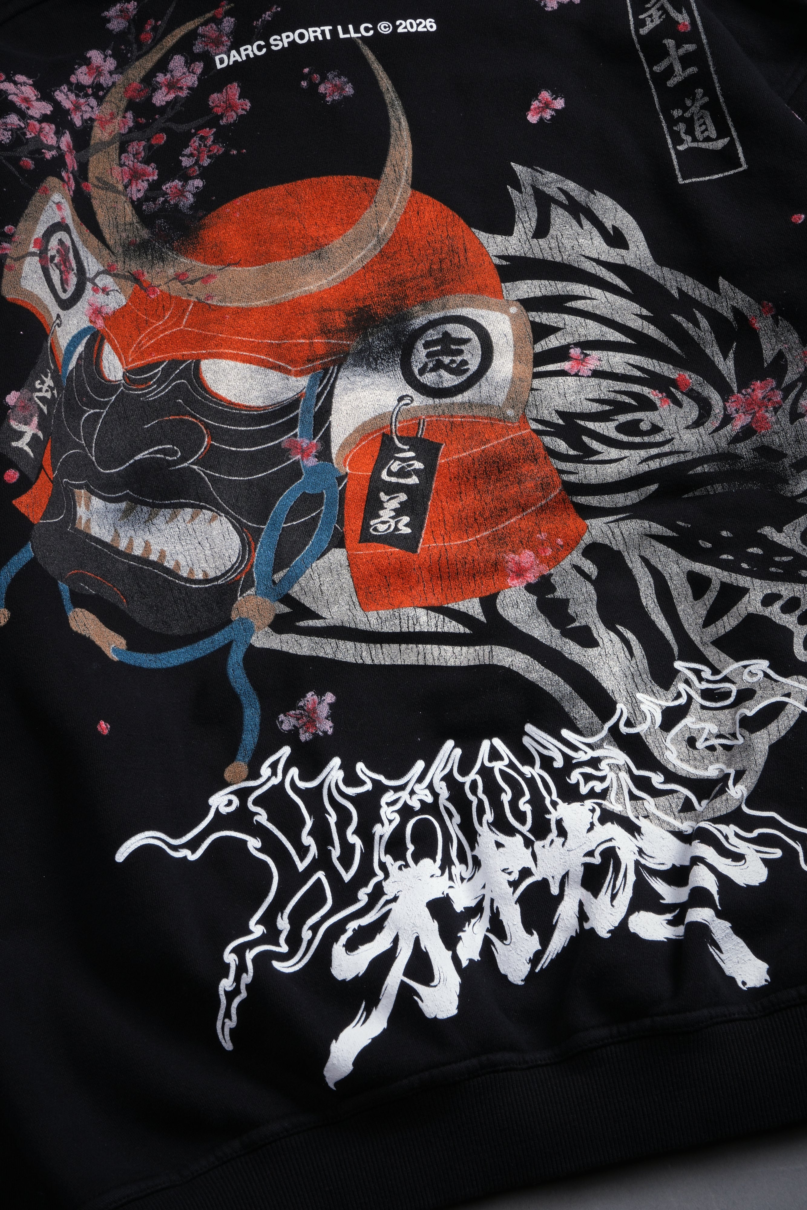 Samurai And The Wolf Pierce Hoodie in Black — imagem 5
