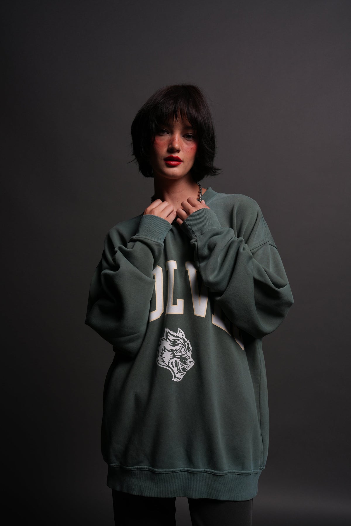 Loyalty London Unisex Crewneck in Hunter Green Driftwash - imagem 5