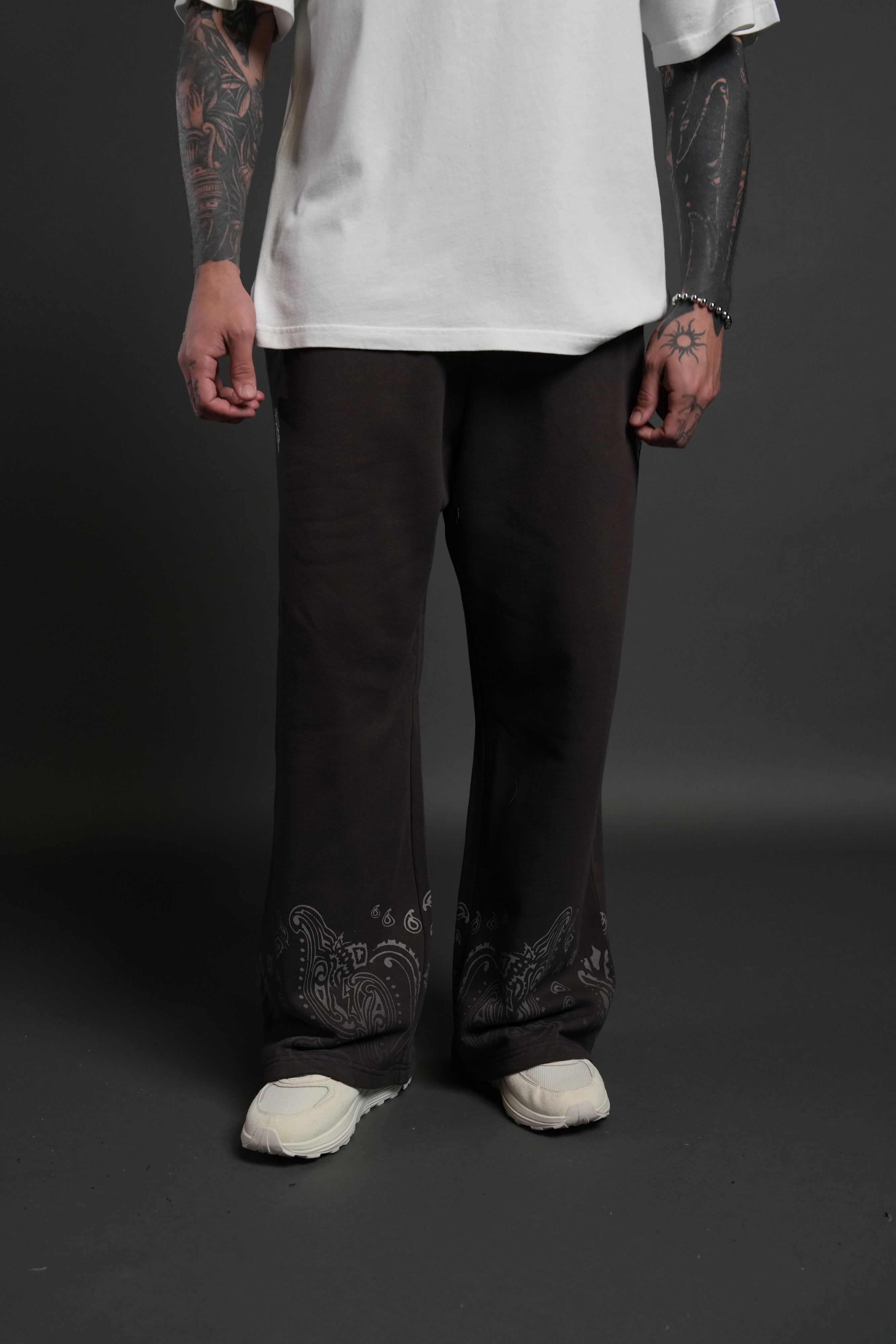 Western V2 Lennox Sweat Pants in Darc Brown — imagem 2