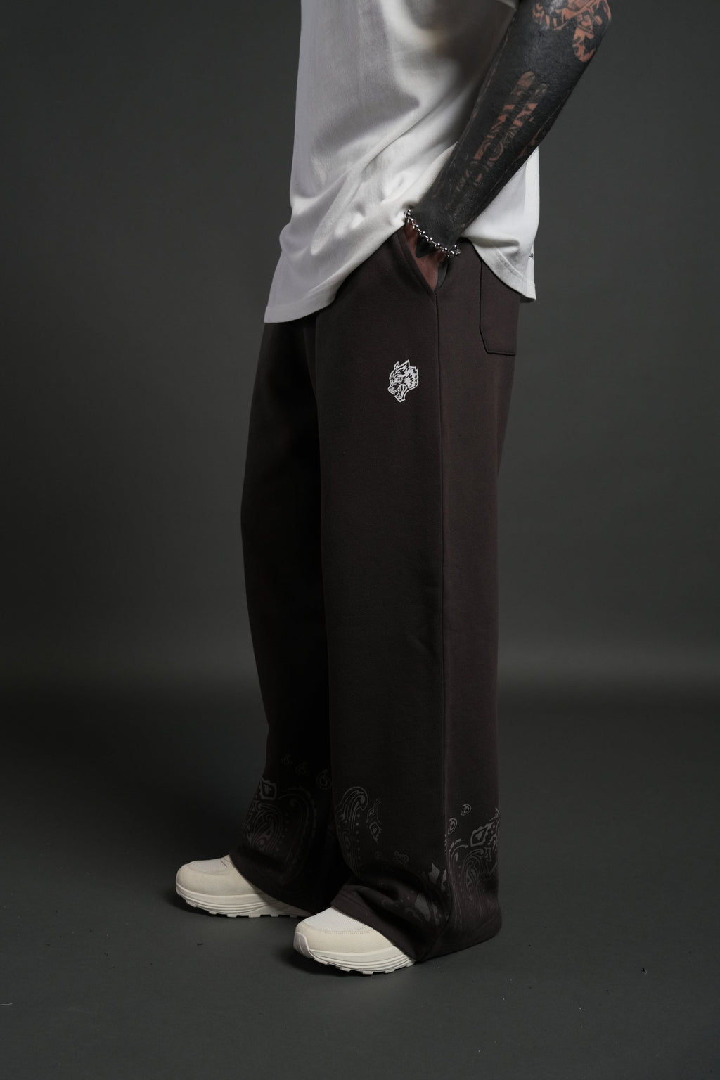 Western V2 Lennox Sweat Pants in Darc Brown — imagem 4