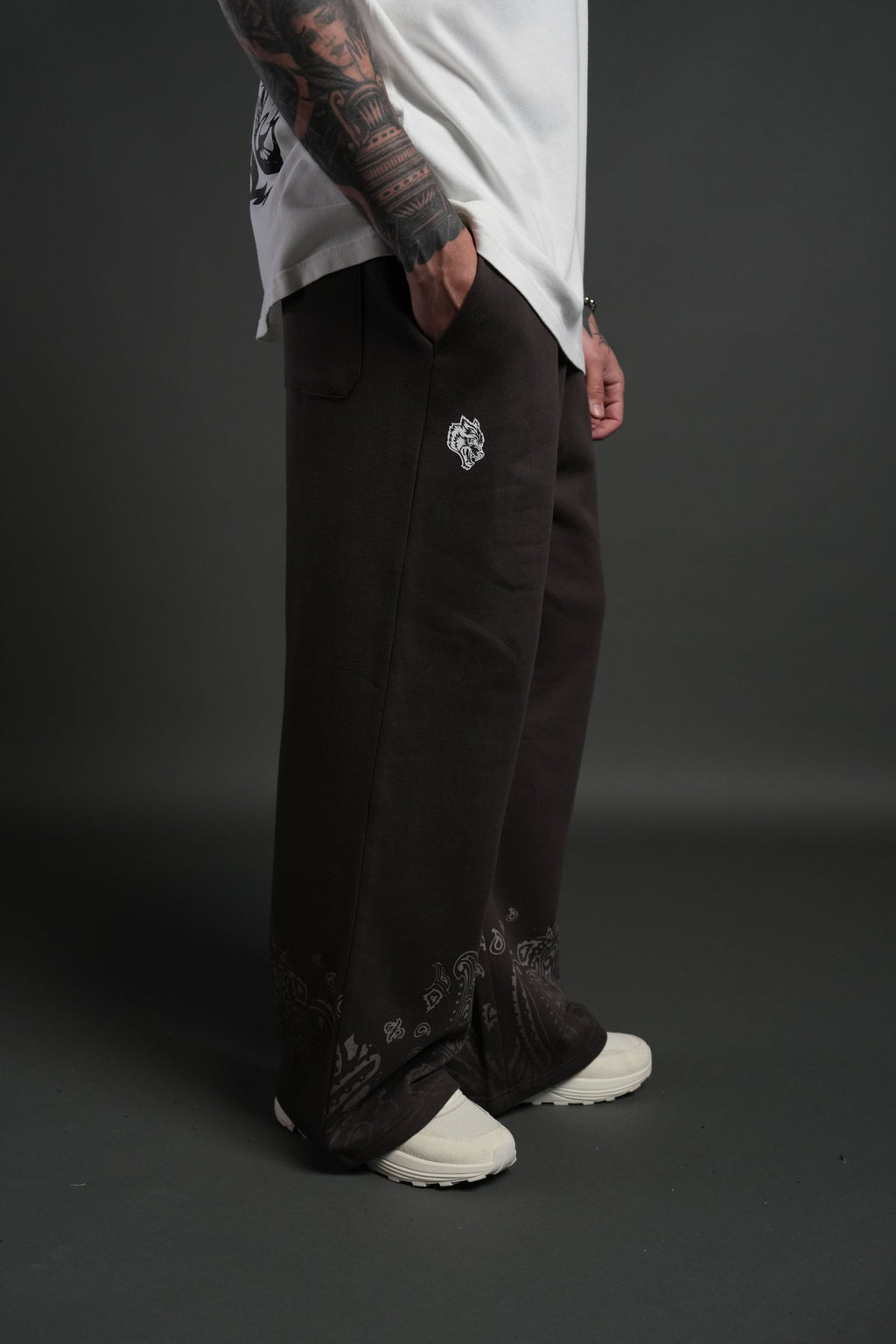 Western V2 Lennox Sweat Pants in Darc Brown — imagem 5