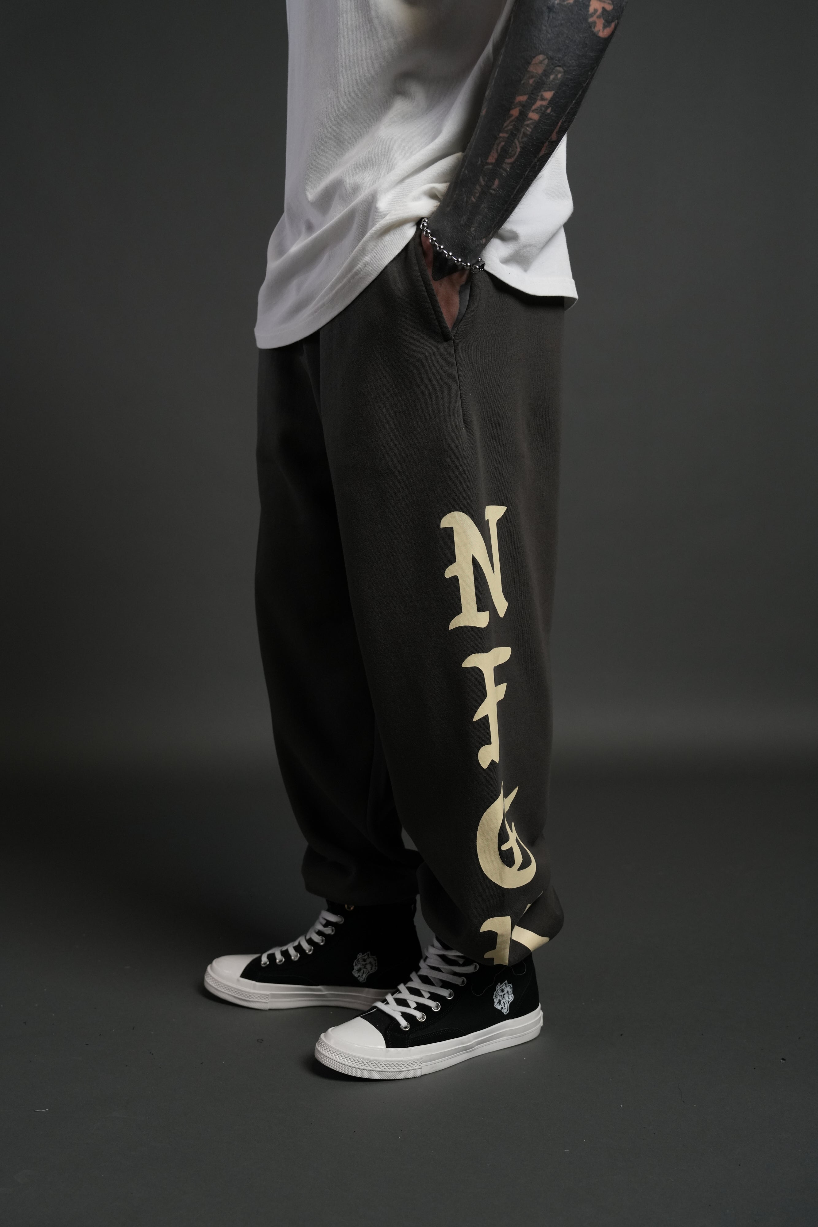 Stone Code Lightweight Lounger Sweat Pants in Wolf Gray — imagem 4