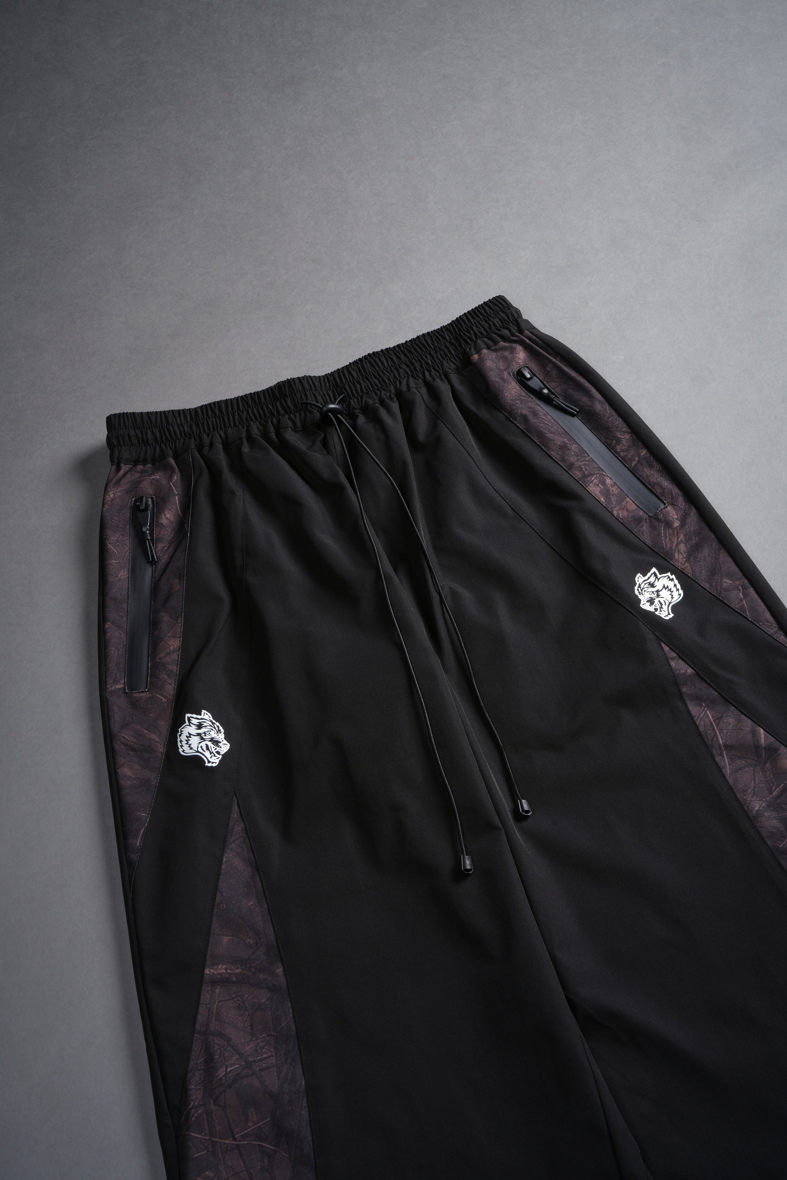 Dual Brolic Unisex Track Pants in Black Driftwood Forest Camo — imagem 9
