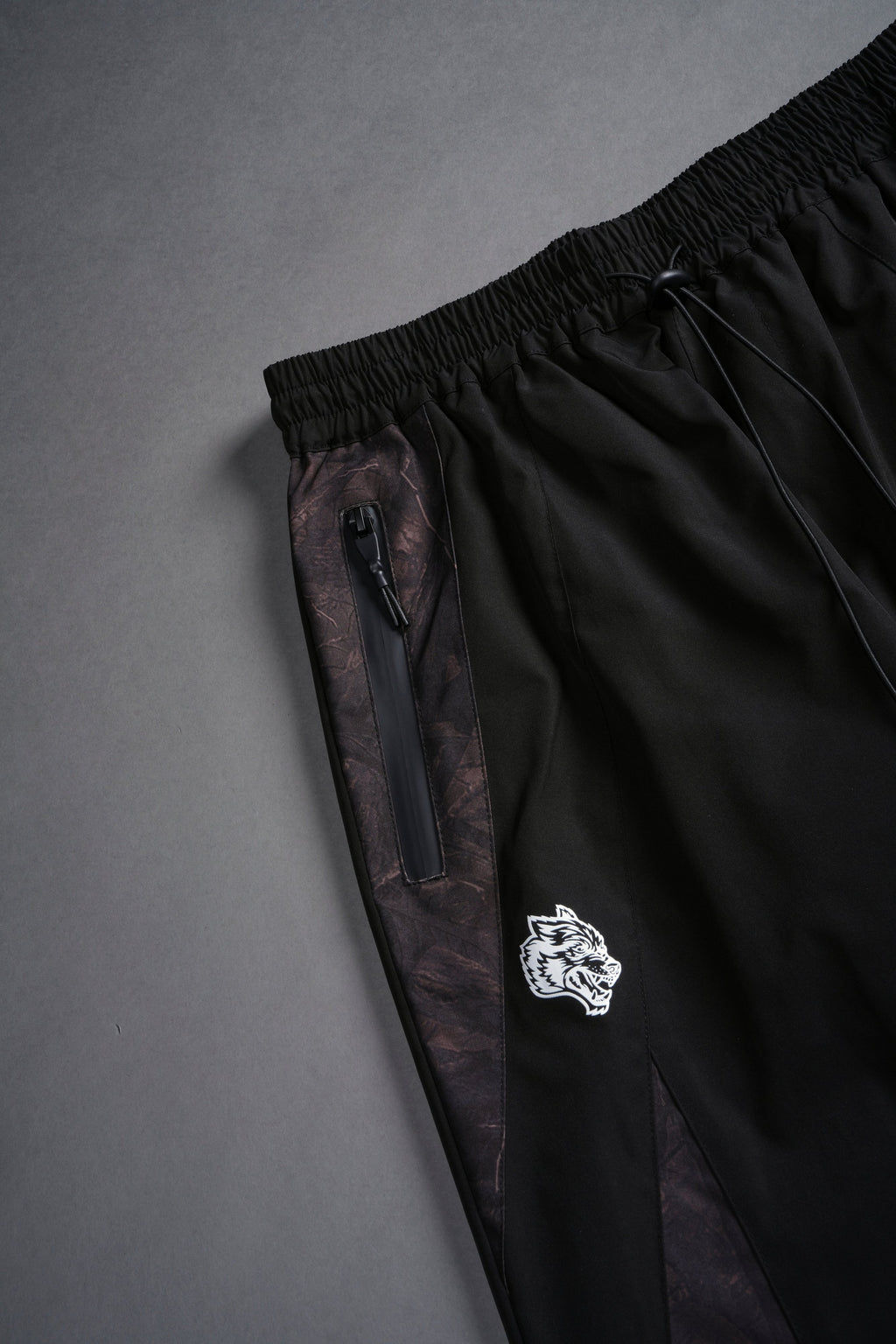 Dual Brolic Unisex Track Pants in Black Driftwood Forest Camo — imagem 6