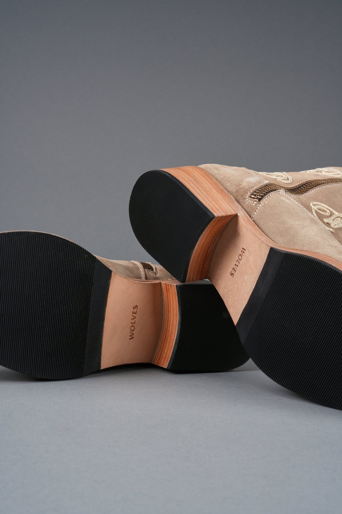 Lunger Boot in Tan - imagem 7