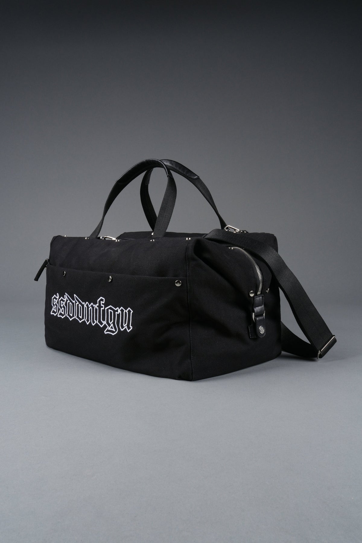 Our Mantra Weekender Bag in Black - imagem 7