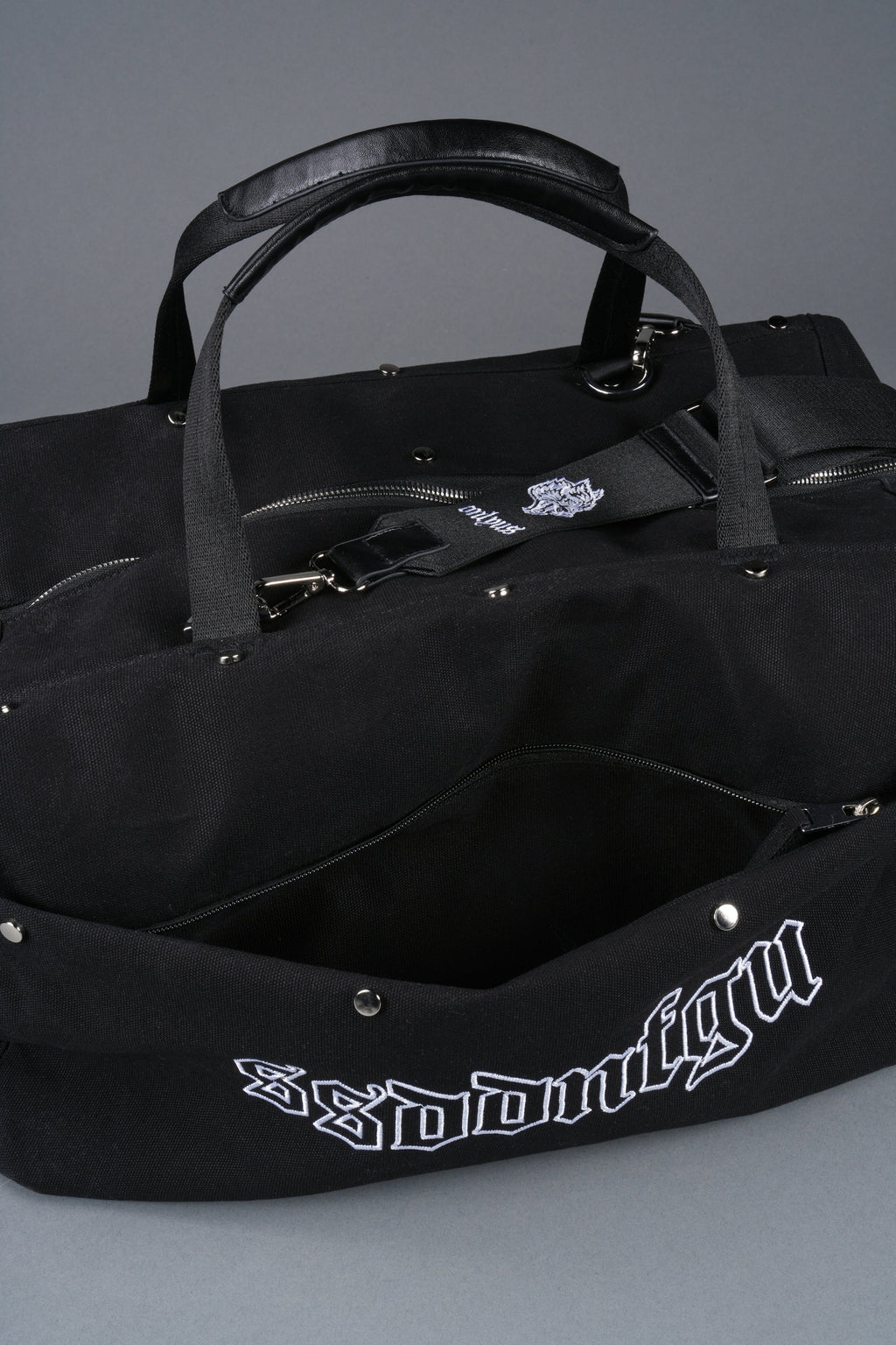 Our Mantra Weekender Bag in Black - imagem 10