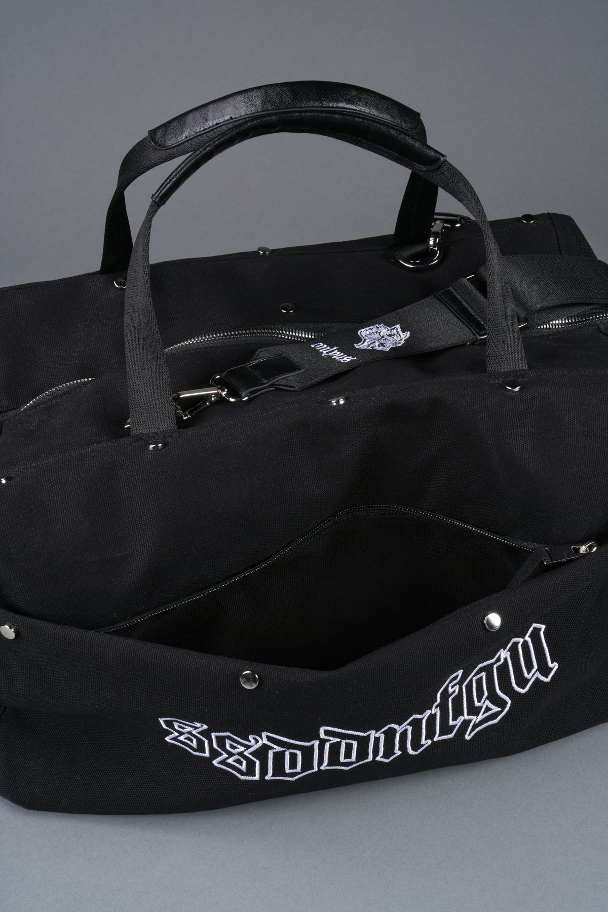 Our Mantra Weekender Bag in Black - imagem 10