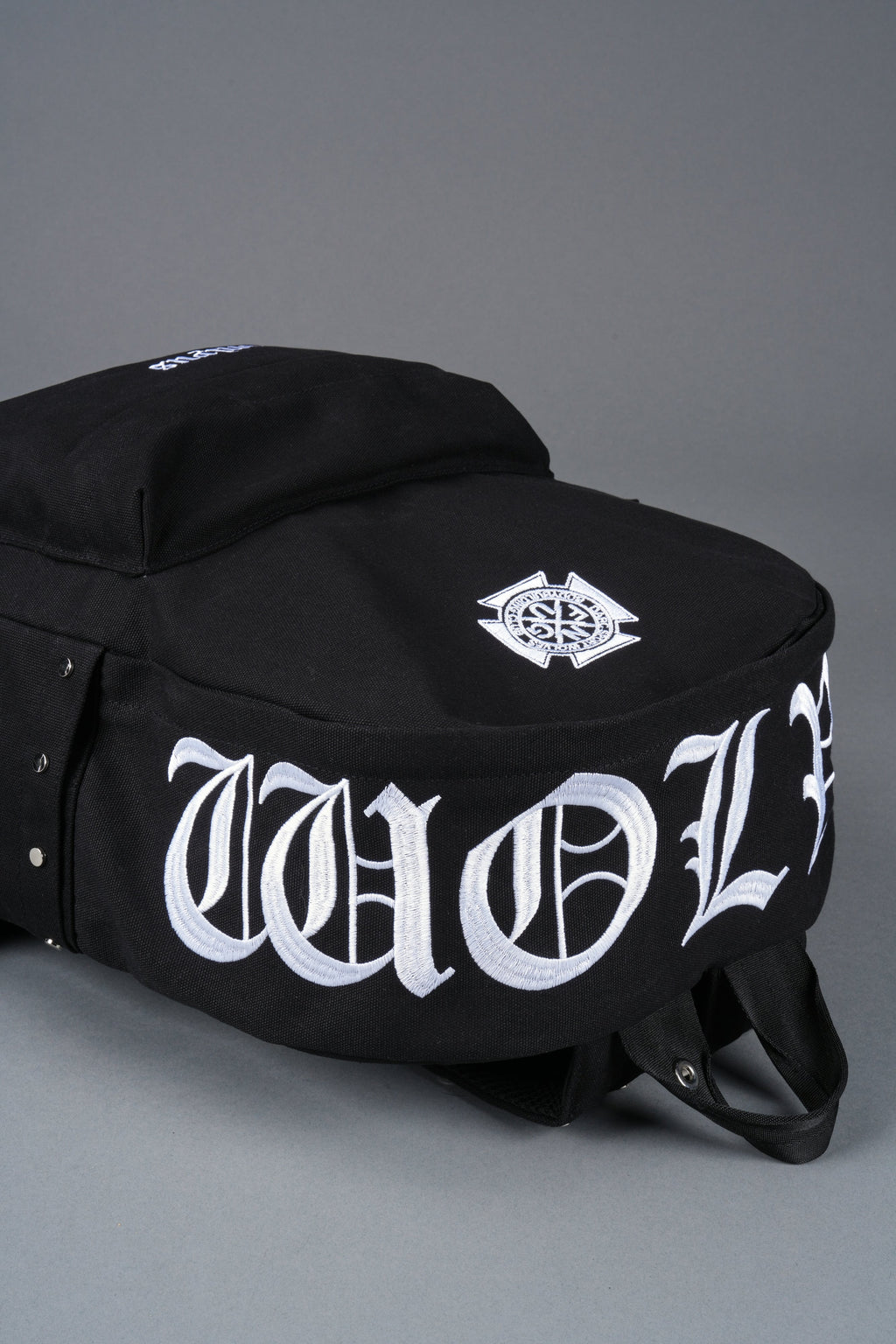 Wolves Chopper Everyday Backpack in Black - imagem 4