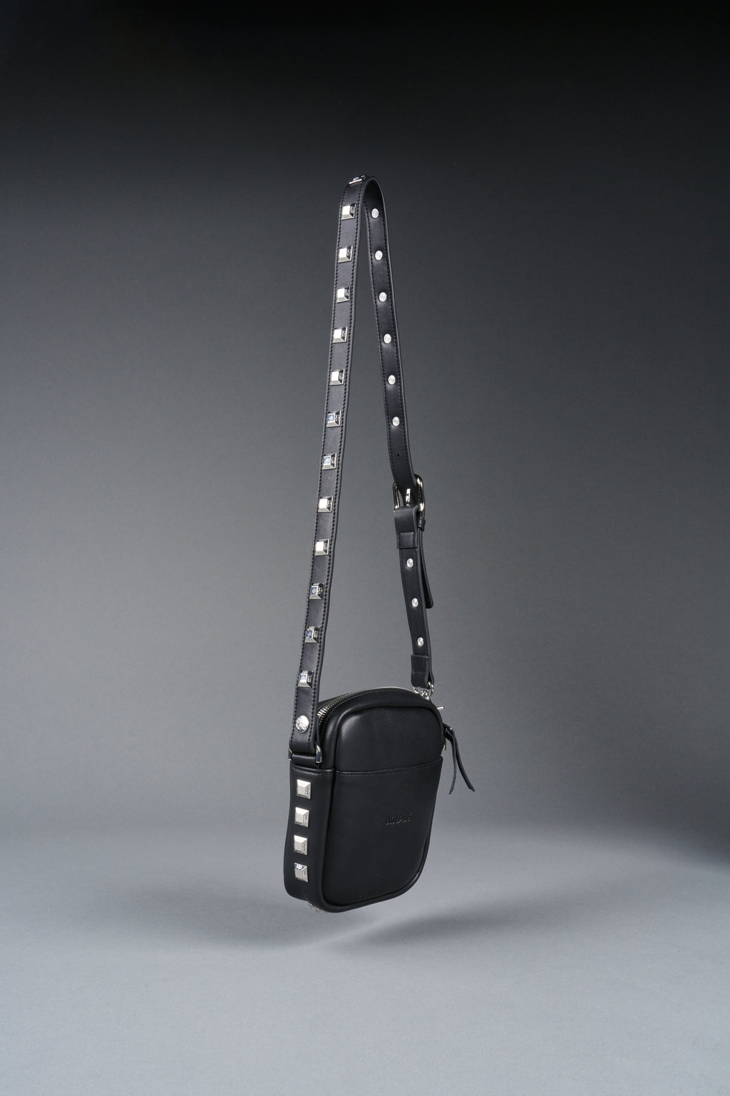 Wolves OnlyUs Slim Leather Side Bag in Black - imagem 3