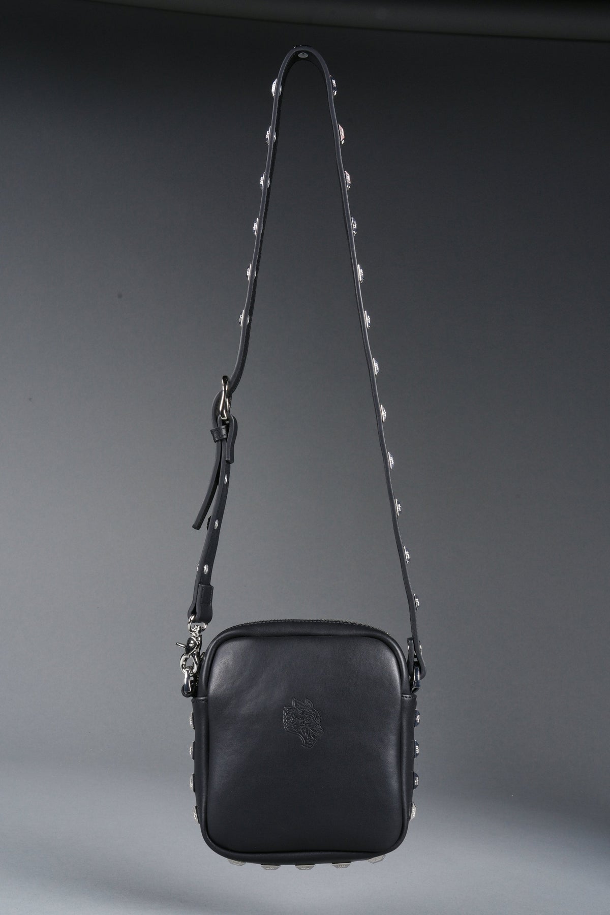 Wolves OnlyUs Slim Leather Side Bag in Black - imagem 4