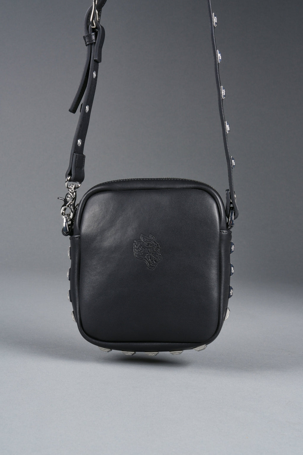 Wolves OnlyUs Slim Leather Side Bag in Black - imagem 5