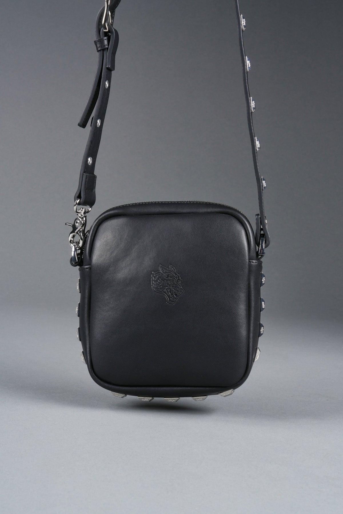 Wolves OnlyUs Slim Leather Side Bag in Black - imagem 5