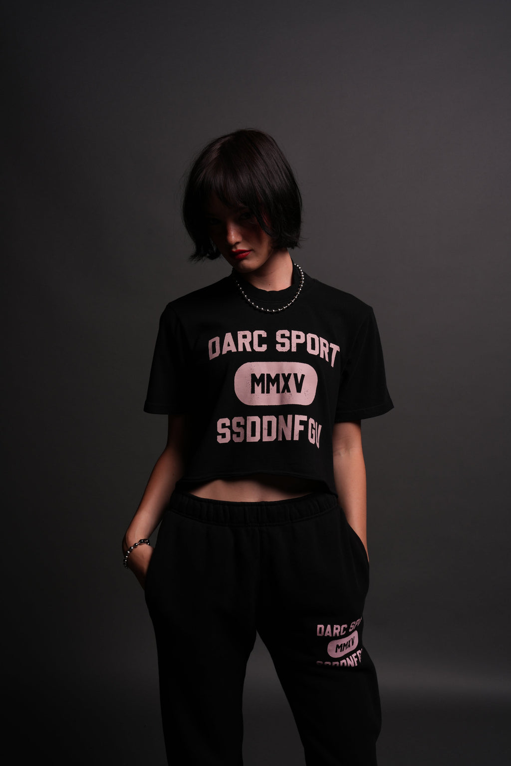 Wolves Forever "Premium" (Cropped) Tee in Black — imagem 3