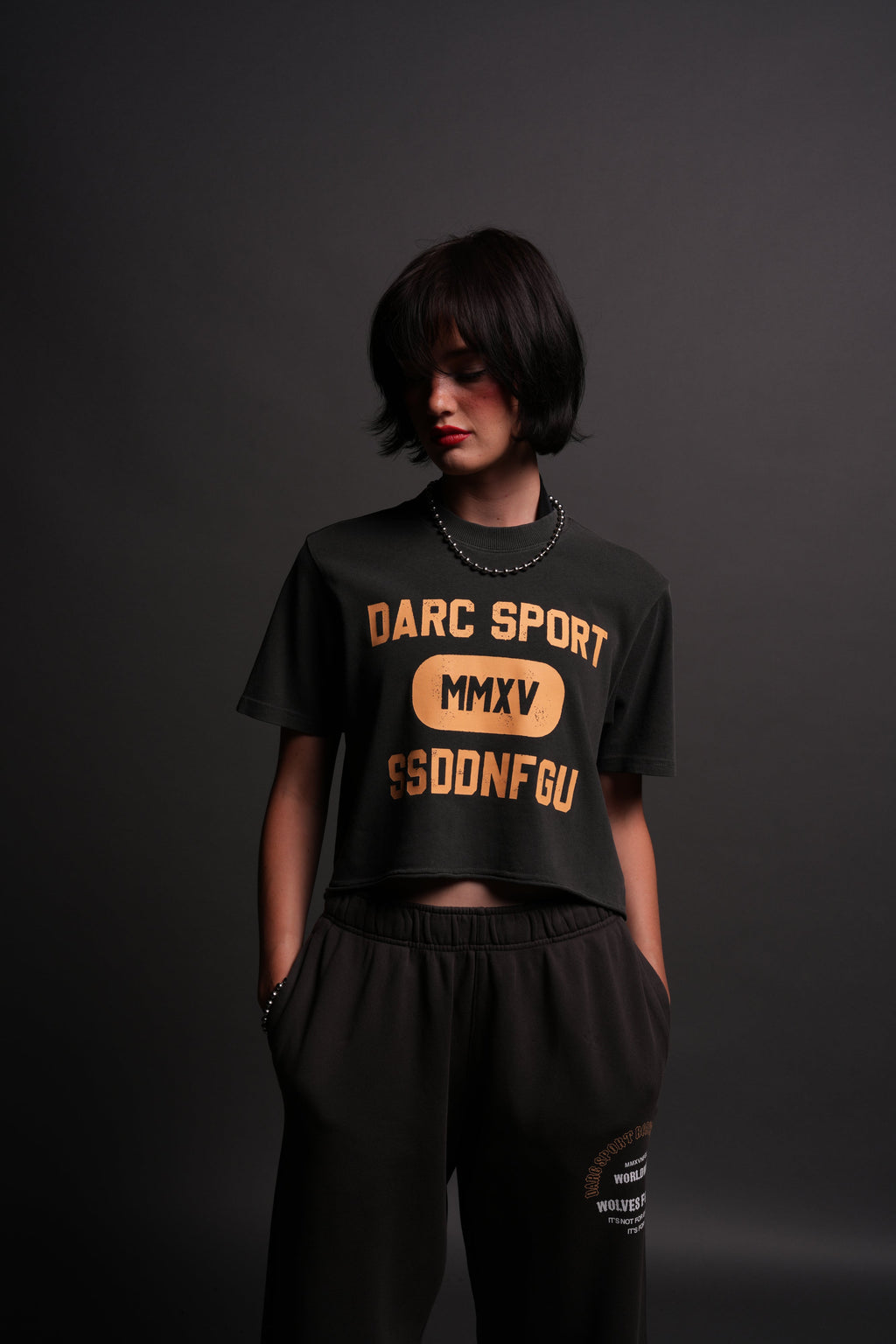 Wolves Forever "Premium" (Cropped) Tee in Wolf Gray — imagem 1