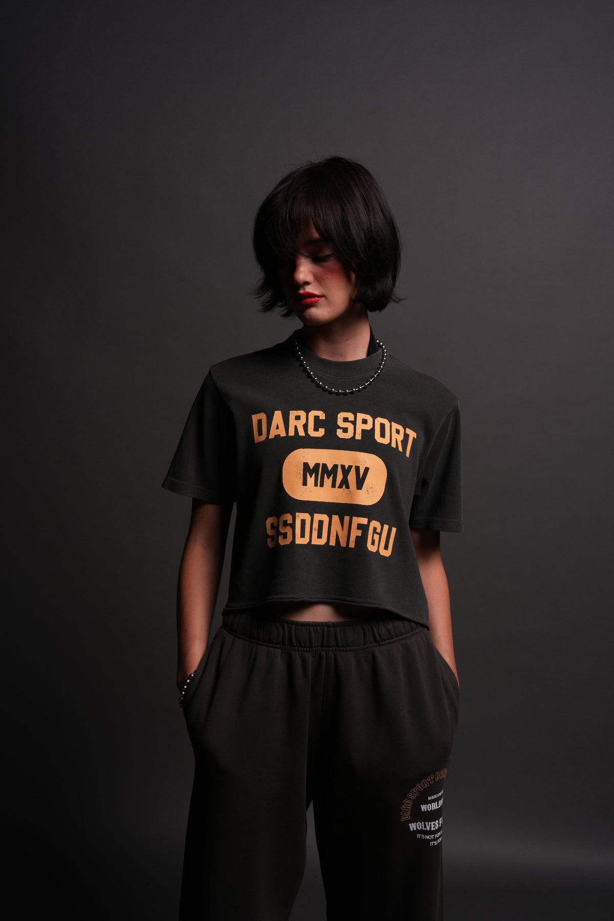 Wolves Forever "Premium" (Cropped) Tee in Wolf Gray - imagem 1