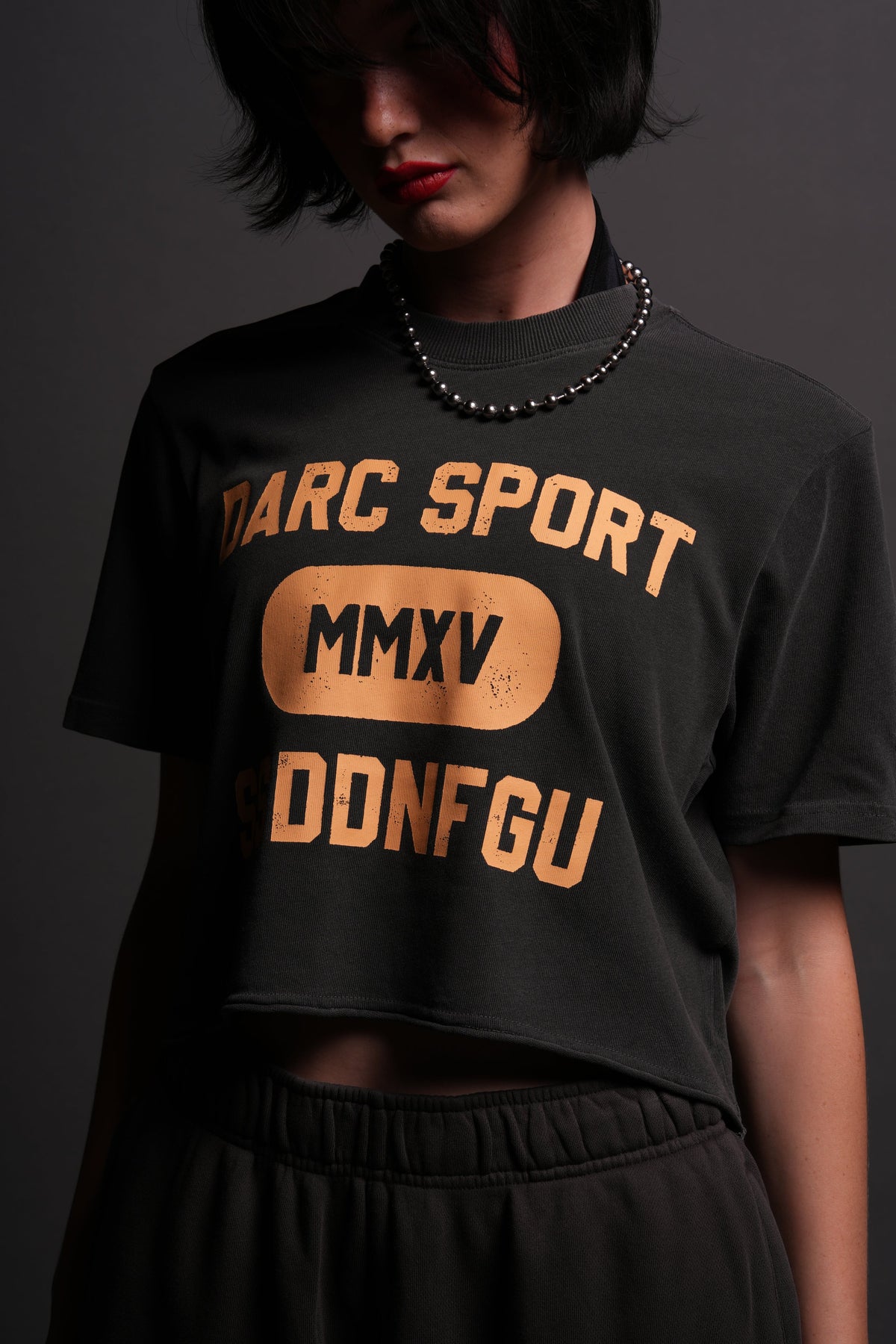 Wolves Forever "Premium" (Cropped) Tee in Wolf Gray - imagem 3