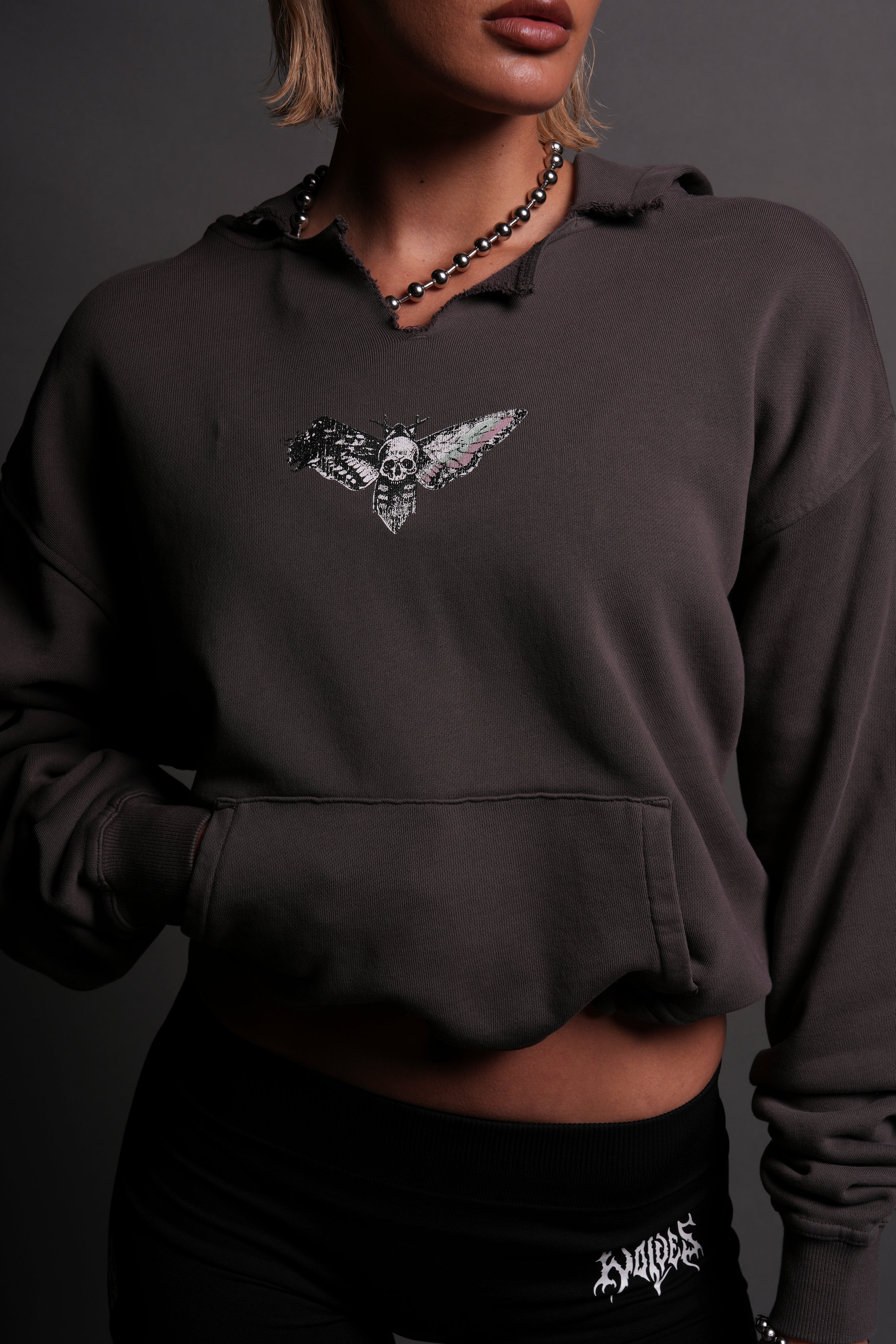 Everlasting Moth "Dempsey" (Cropped) Hoodie in Wolf Gray — imagem 7
