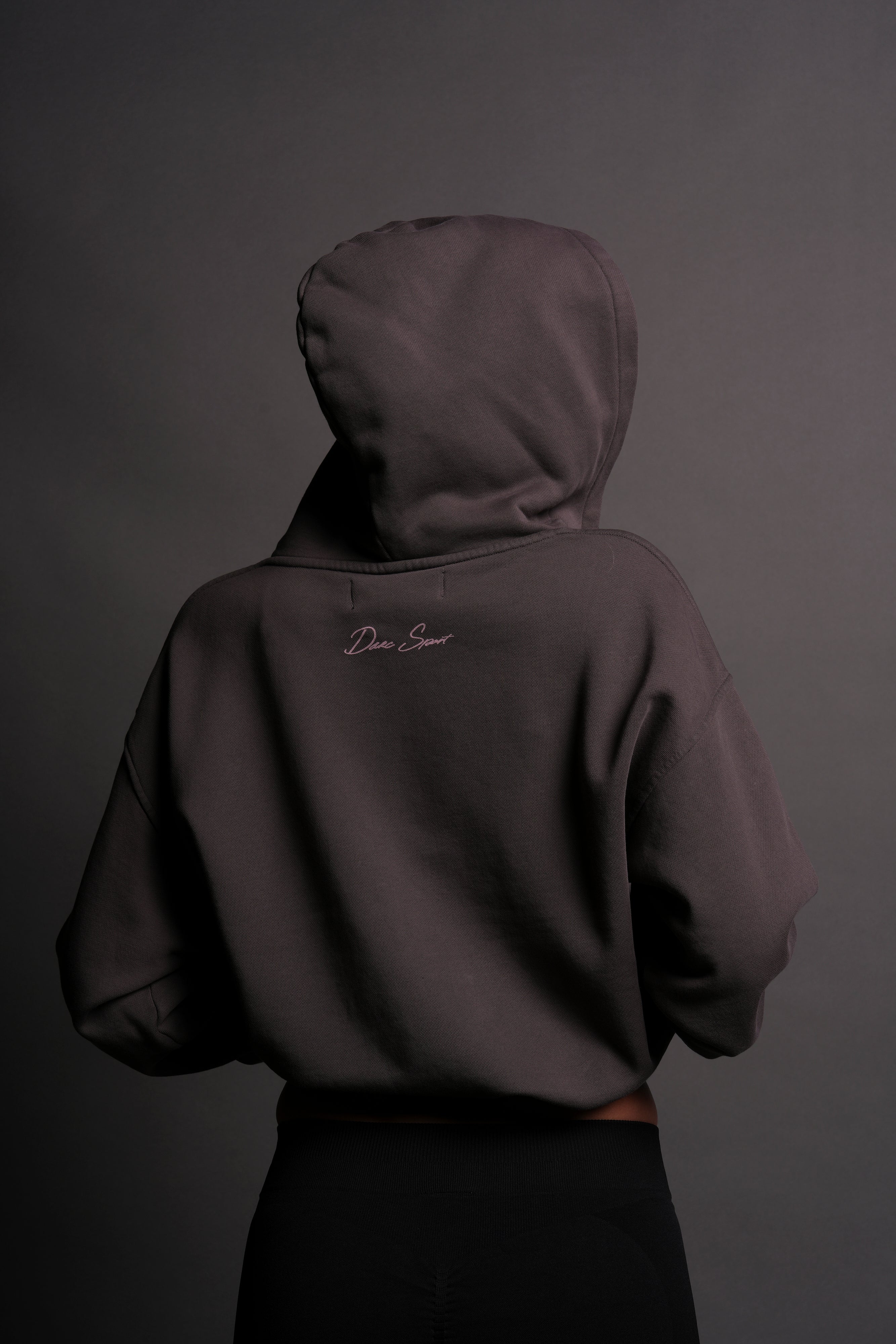 Everlasting Moth "Dempsey" (Cropped) Hoodie in Wolf Gray — imagem 2