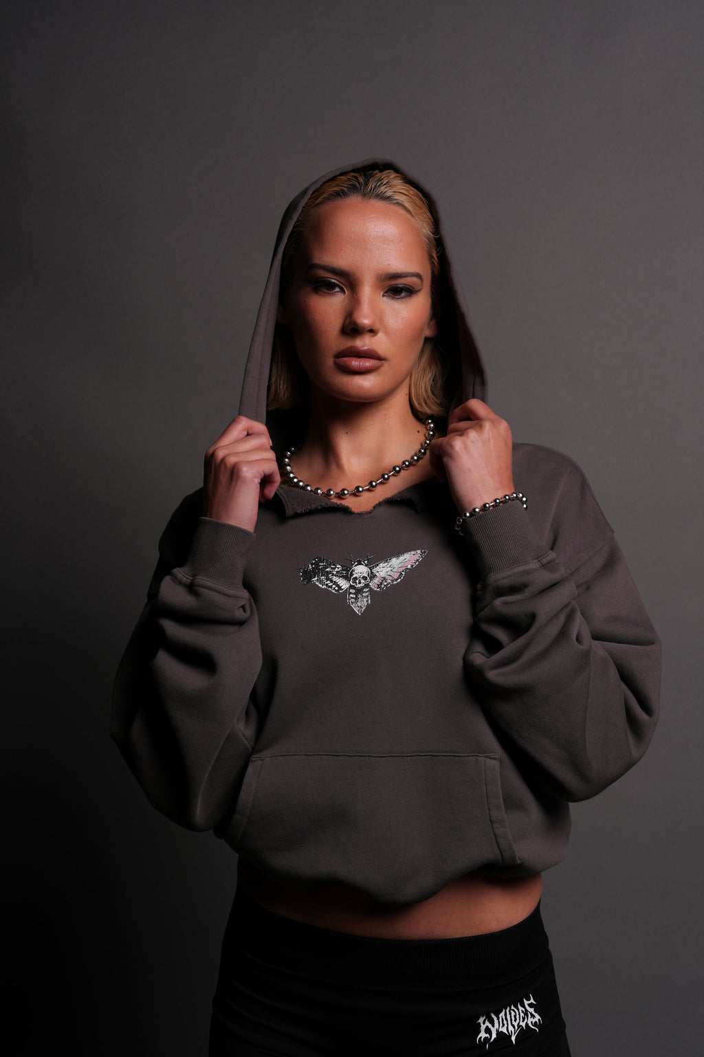 Everlasting Moth "Dempsey" (Cropped) Hoodie in Wolf Gray — imagem 5