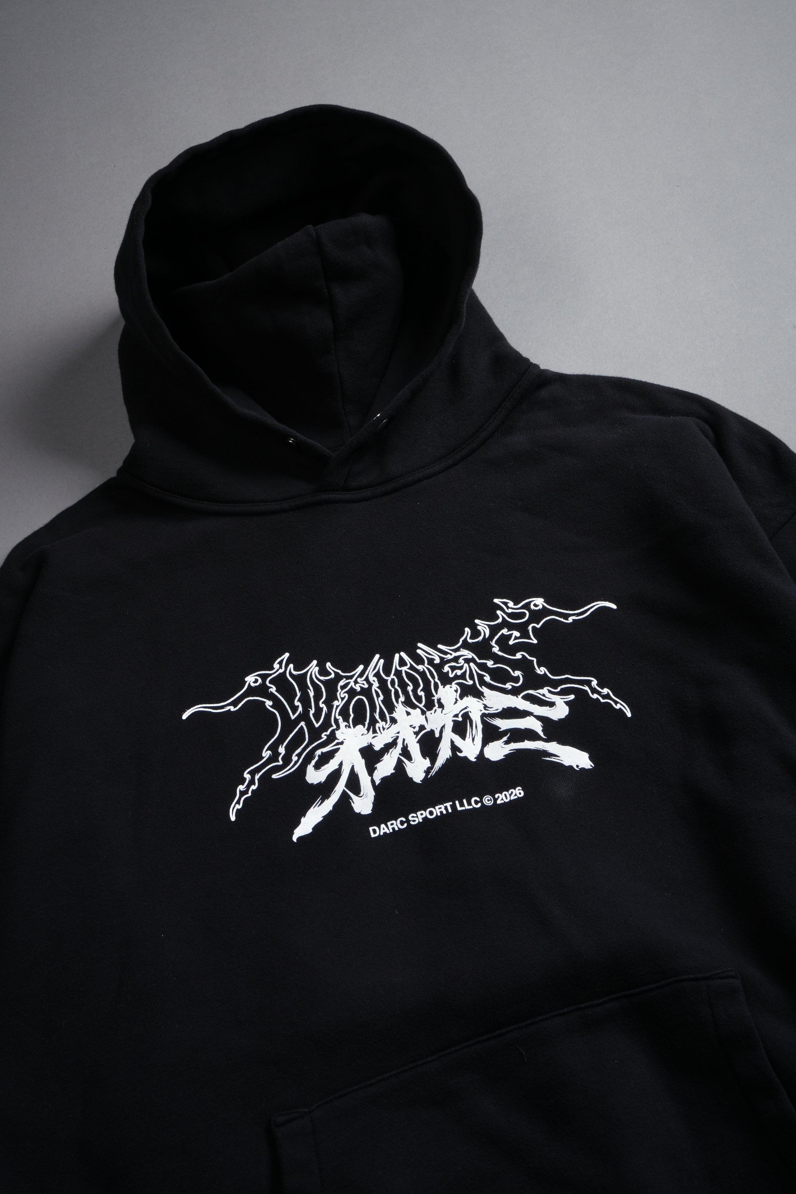 Samurai And The Wolf Pierce Hoodie in Black — imagem 6