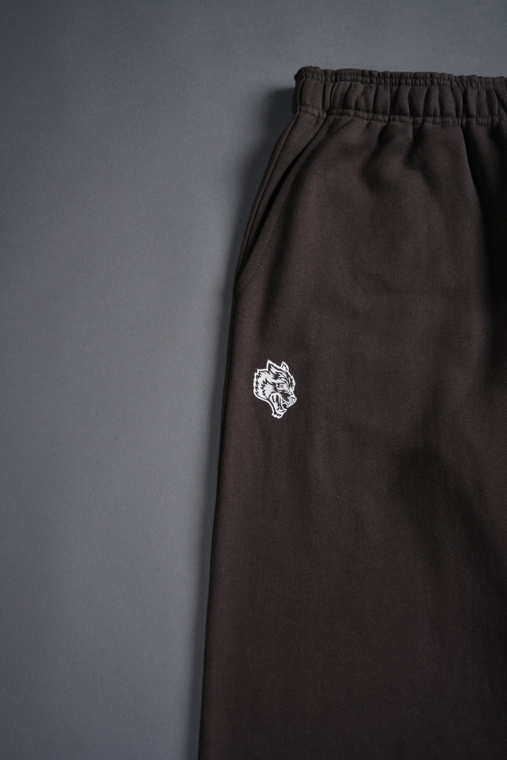 Western V2 Lennox Sweat Pants in Darc Brown — imagem 8