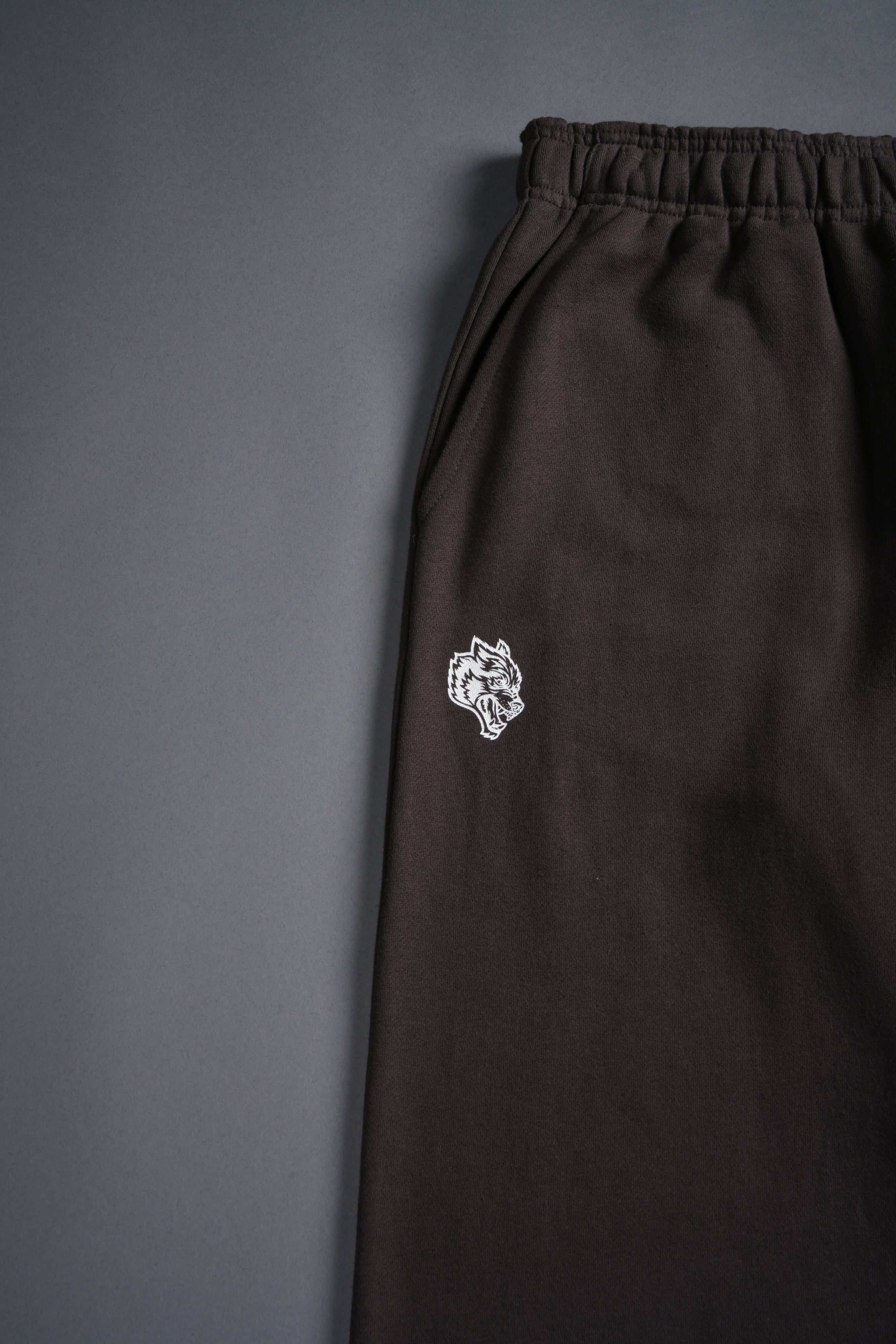 Western V2 Lennox Sweat Pants in Darc Brown — imagem 8