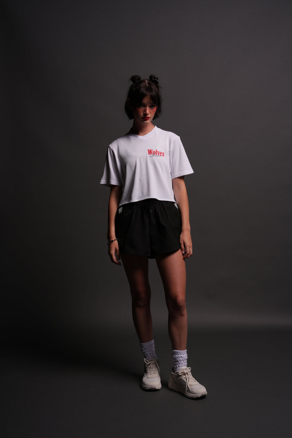 She Wlvs "Premium" (Cropped) Tee in White — imagem 5